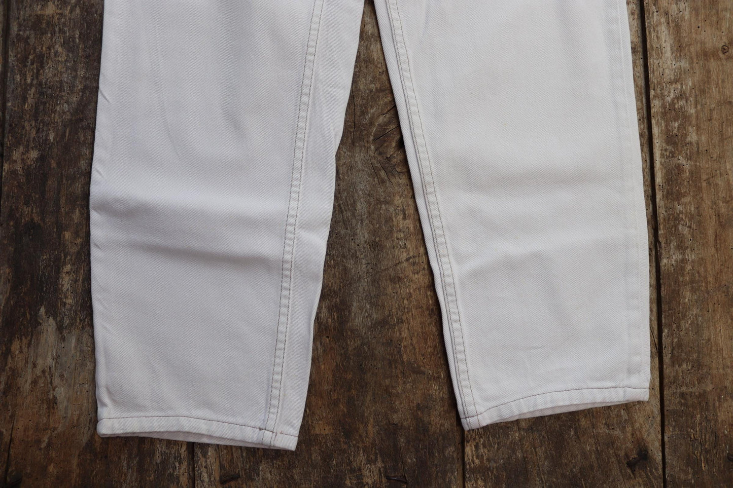 Vintage 1990s Levis 550 white denim jeans - Levi Strauss red tab - barrel leg - small e - zip fly - 29” x 38”