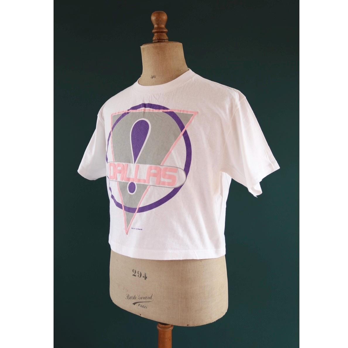 Vintage 1980s cropped t shirt - Dallas - neon print - boxy fit - 44” chest