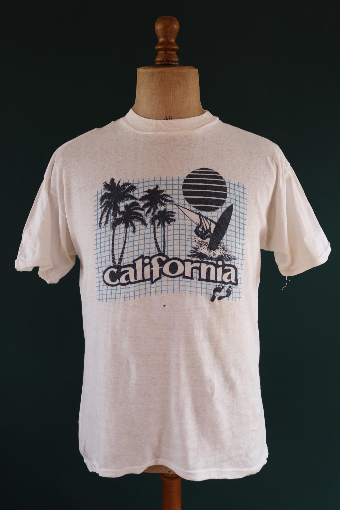 Vintage 1990s California surf t shirt - Hang Ten - palm tree print 42” chest
