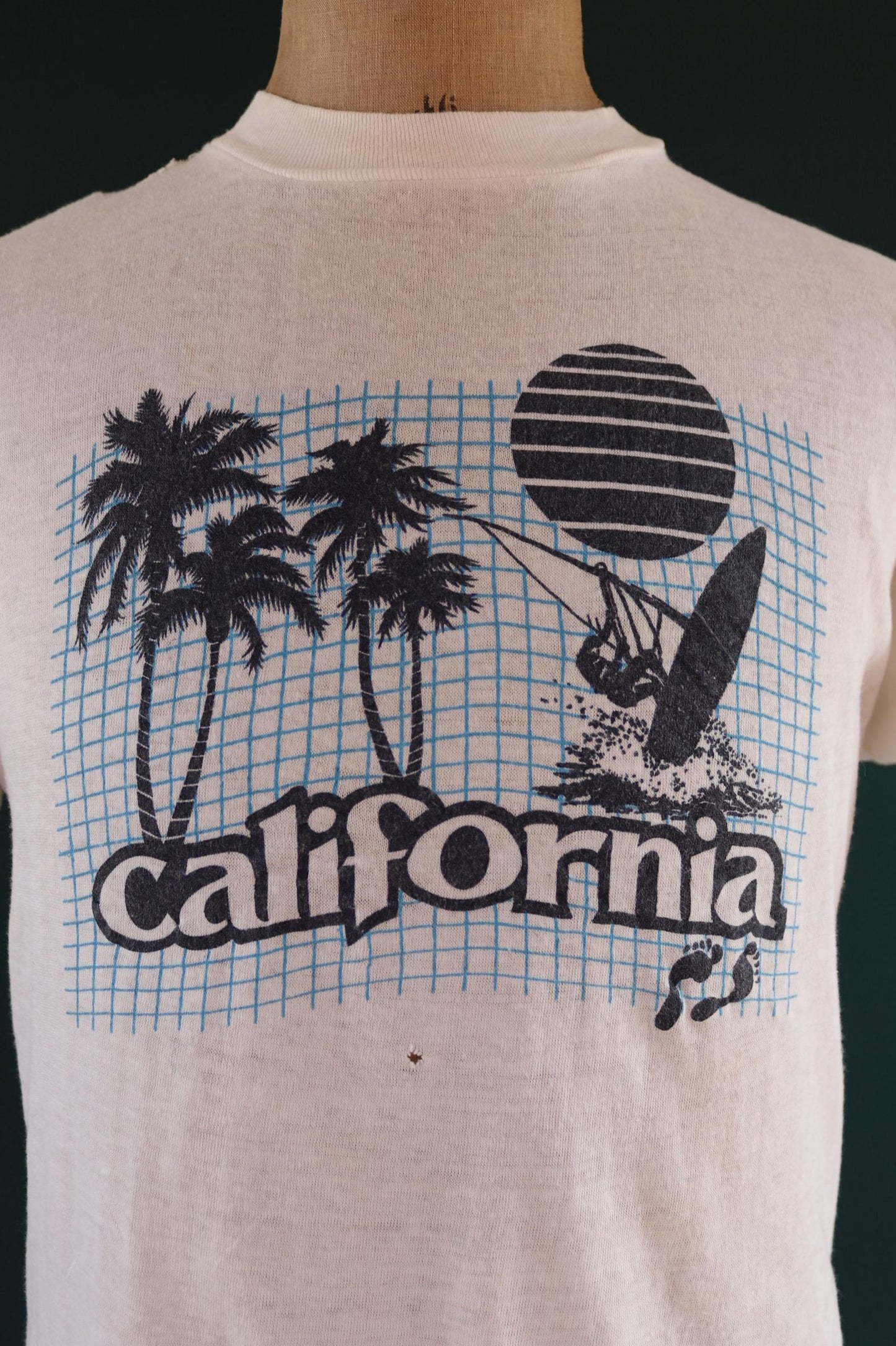 Vintage 1990s California surf t shirt - Hang Ten - palm tree print 42” chest