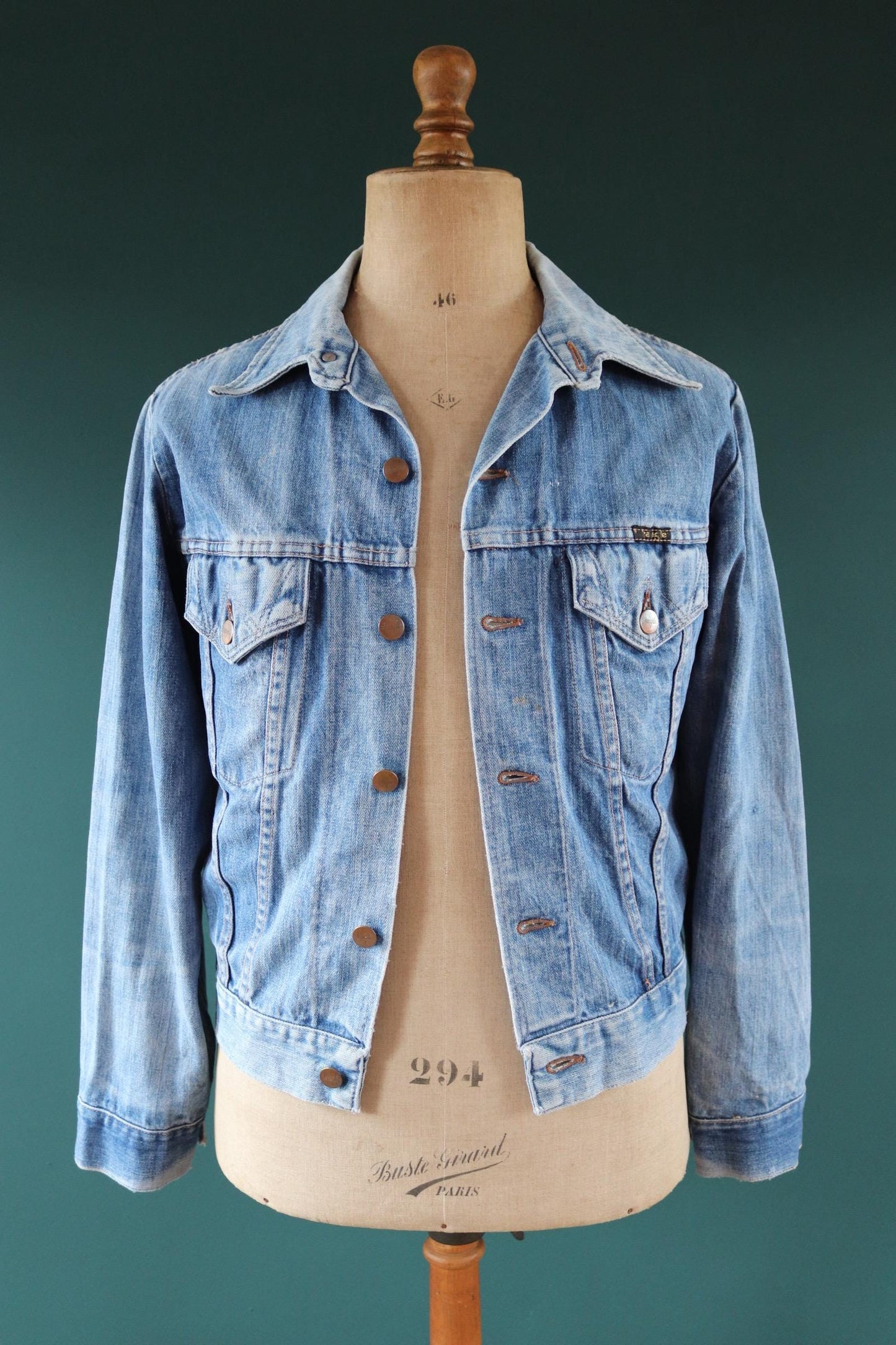 Vintage 1980s Wrangler denim jacket - 39" chest - faded workwear - Blue Bell label