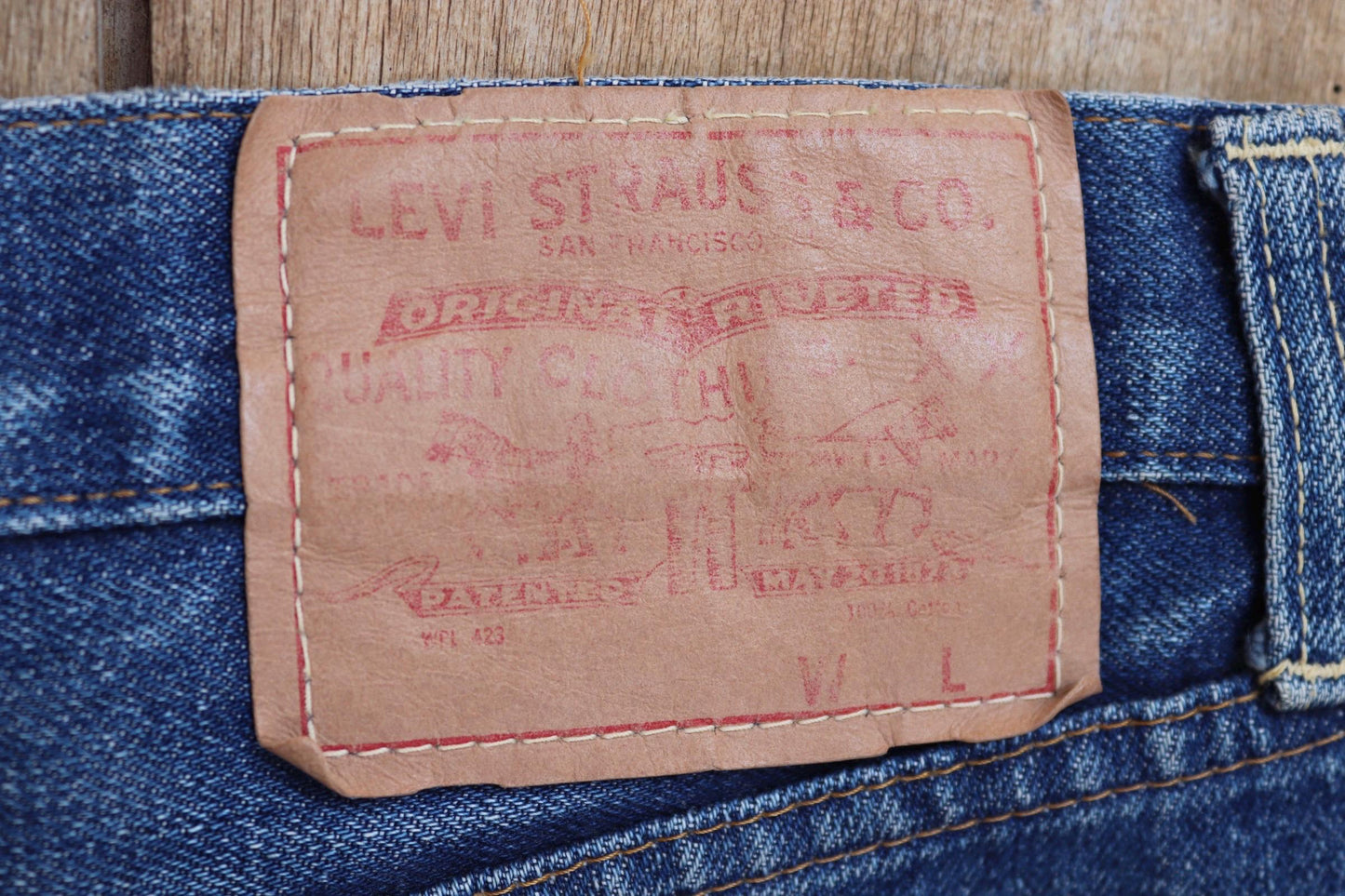 Vintage 1970s Levi’s selvedge denim jean shorts - big E - red tab - made in USA - 33” - Lightning zipper - made in USA