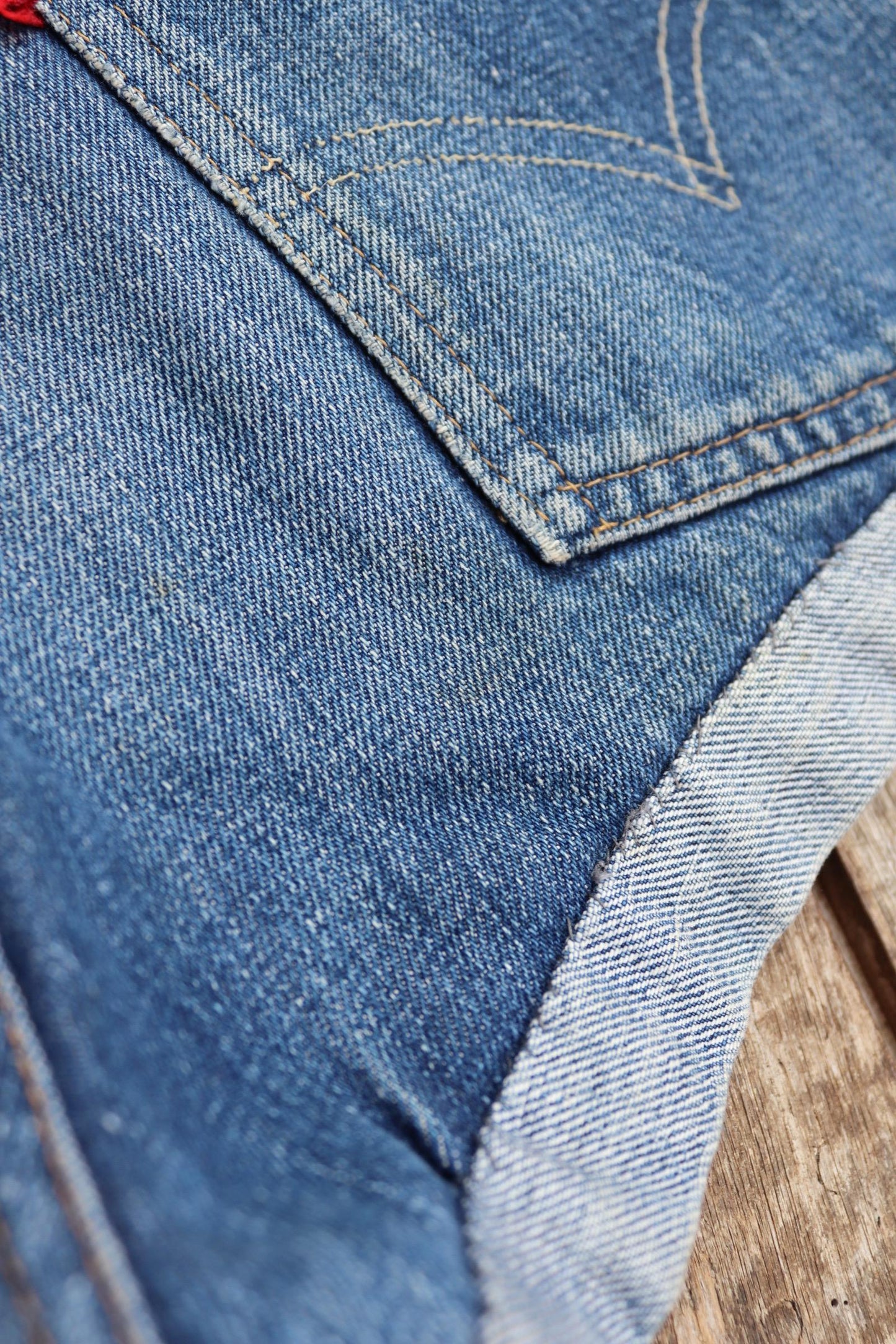 Vintage 1970s Levi’s selvedge denim jean shorts - big E - red tab - made in USA - 33” - Lightning zipper - made in USA