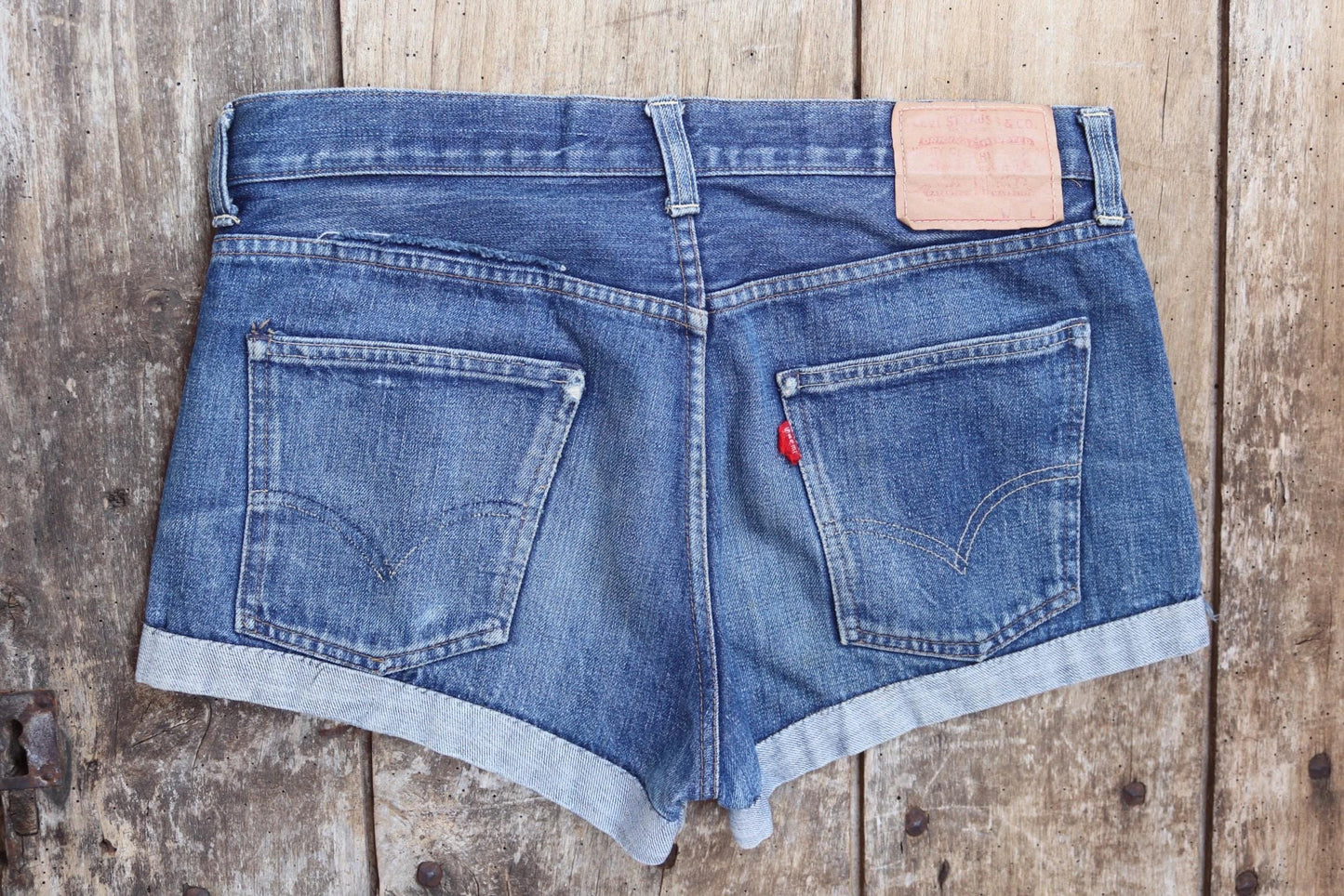 Vintage 1970s Levi’s selvedge denim jean shorts - big E - red tab - made in USA - 33” - Lightning zipper - made in USA