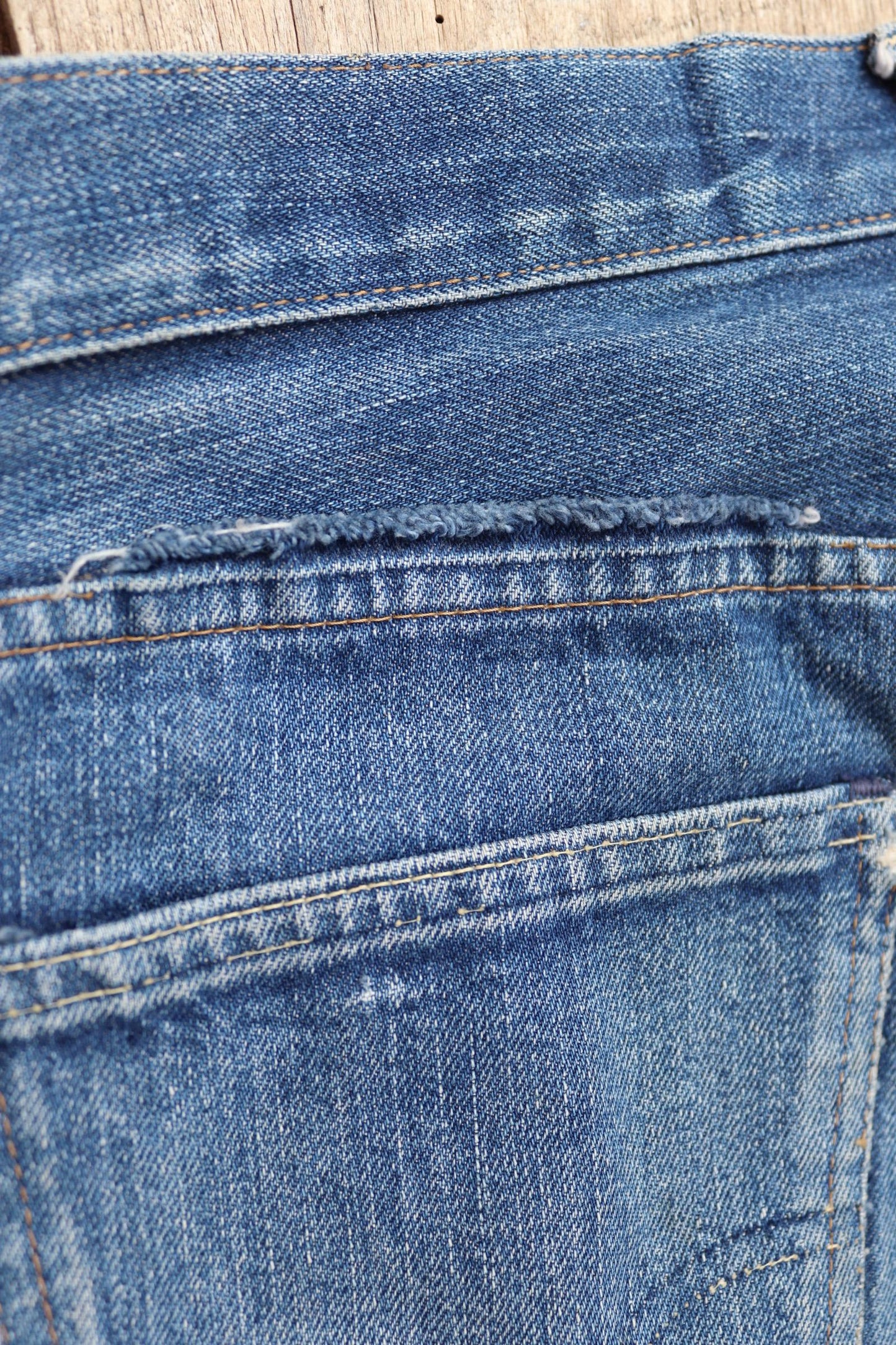 Vintage 1970s Levi’s selvedge denim jean shorts - big E - red tab - made in USA - 33” - Lightning zipper - made in USA