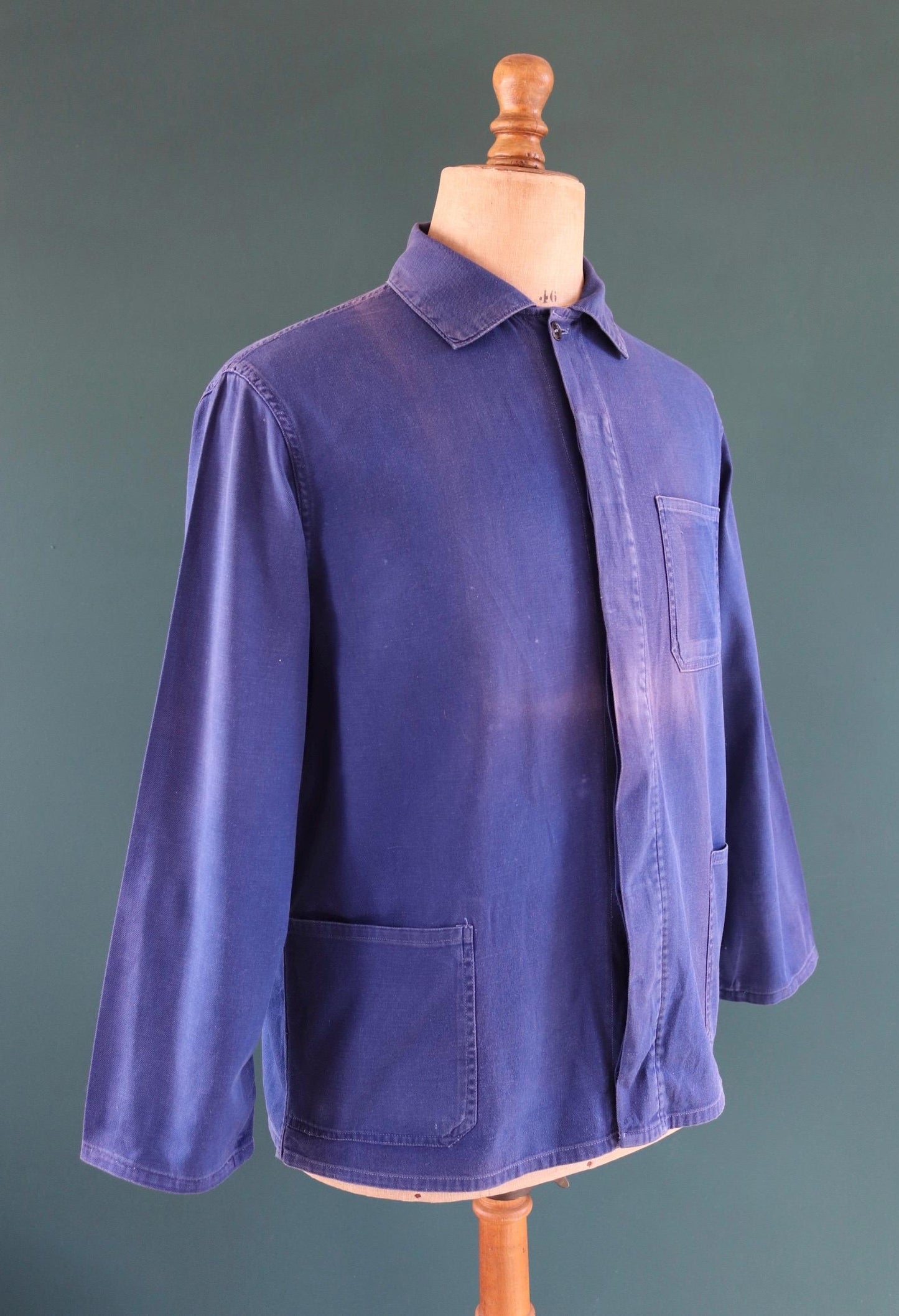Vintage 1970s French blue workwear jacket - sun faded cotton twill - 46” chest - bleu de travail