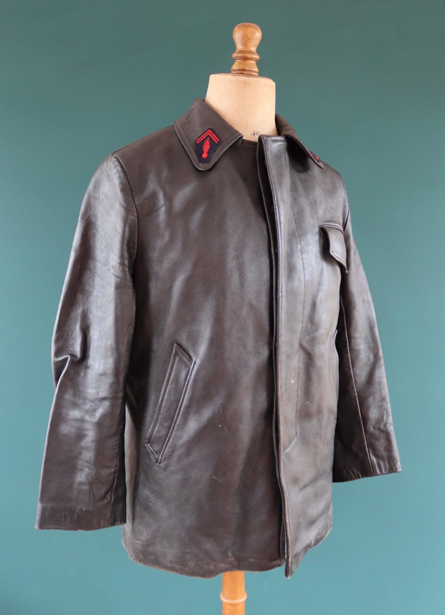 Vintage 1960s 70s French black leather jacket - Le Corbusier style - firefighter workwear - 43” chest