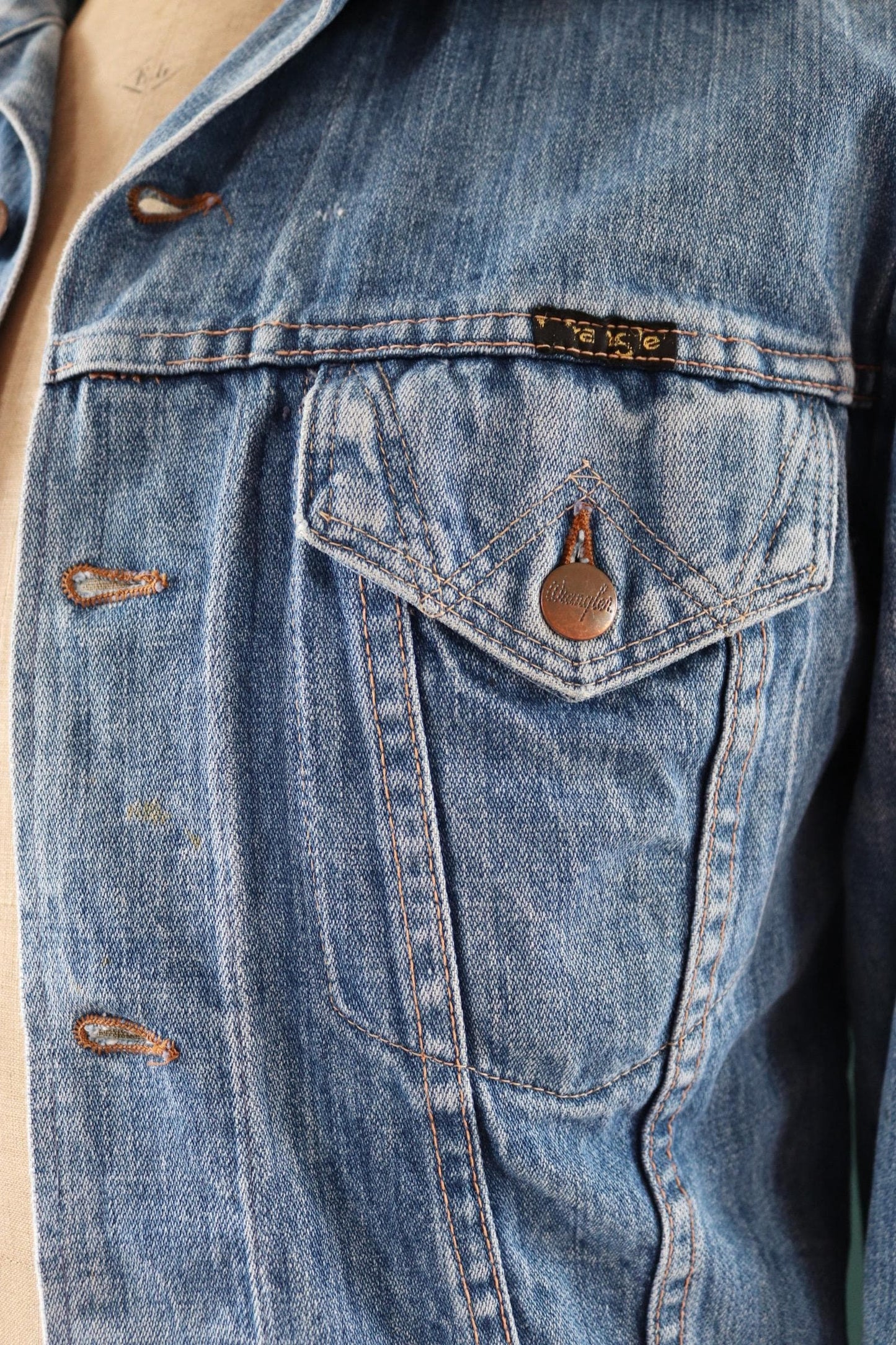 Vintage 1980s Wrangler denim jacket - 39" chest - faded workwear - Blue Bell label