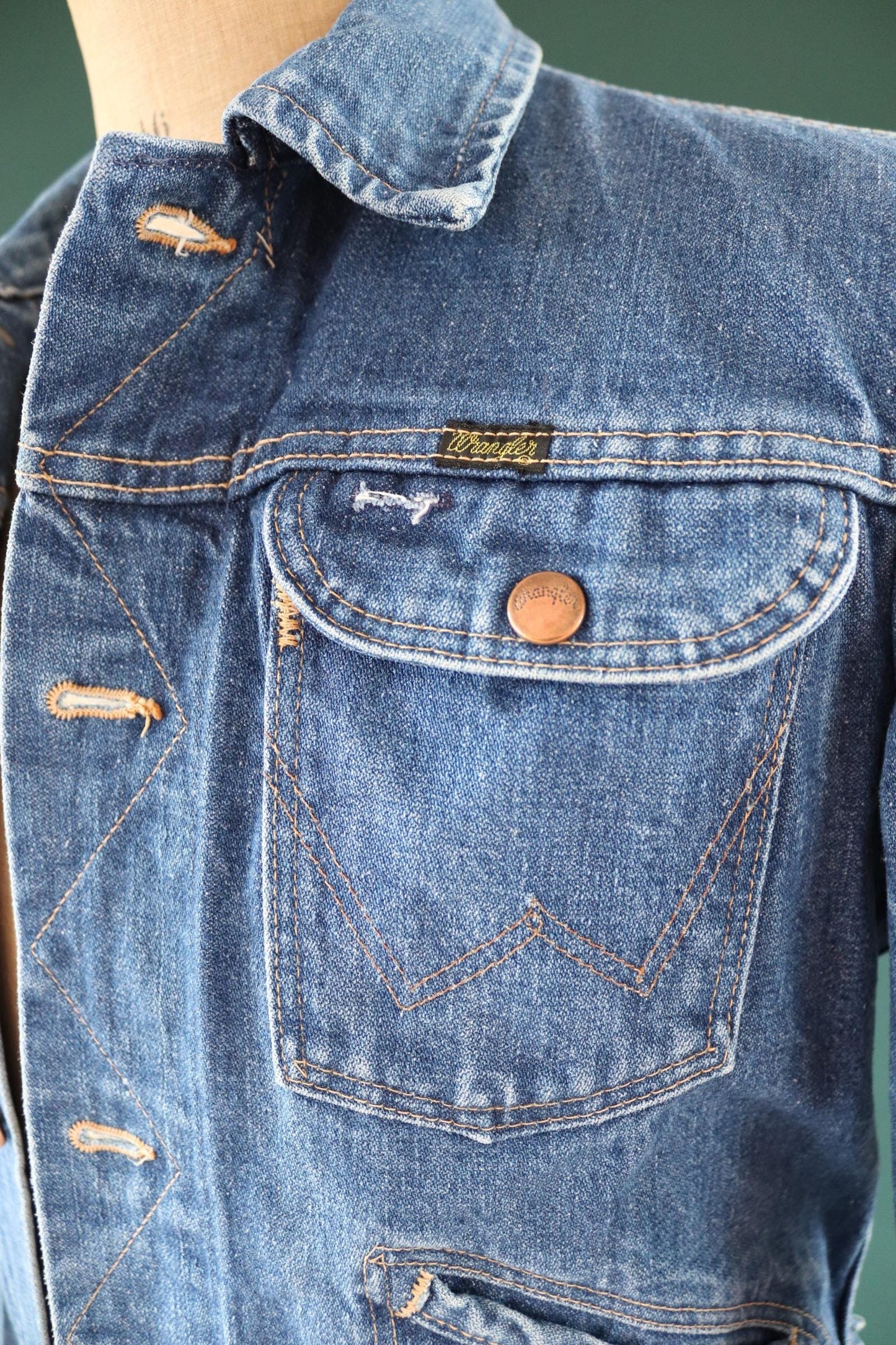 Vintage 1970s 80s Wrangler denim jacket - 39" chest - faded workwear