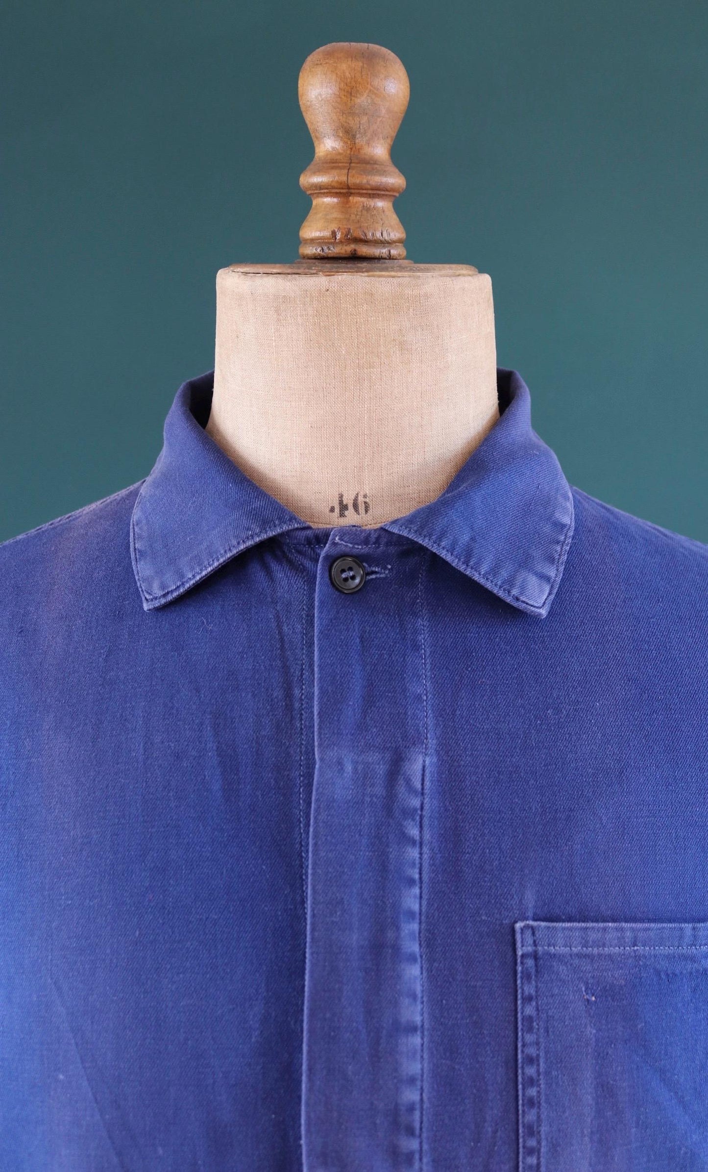 Vintage 1970s French blue workwear jacket - sun faded cotton twill - 46” chest - bleu de travail