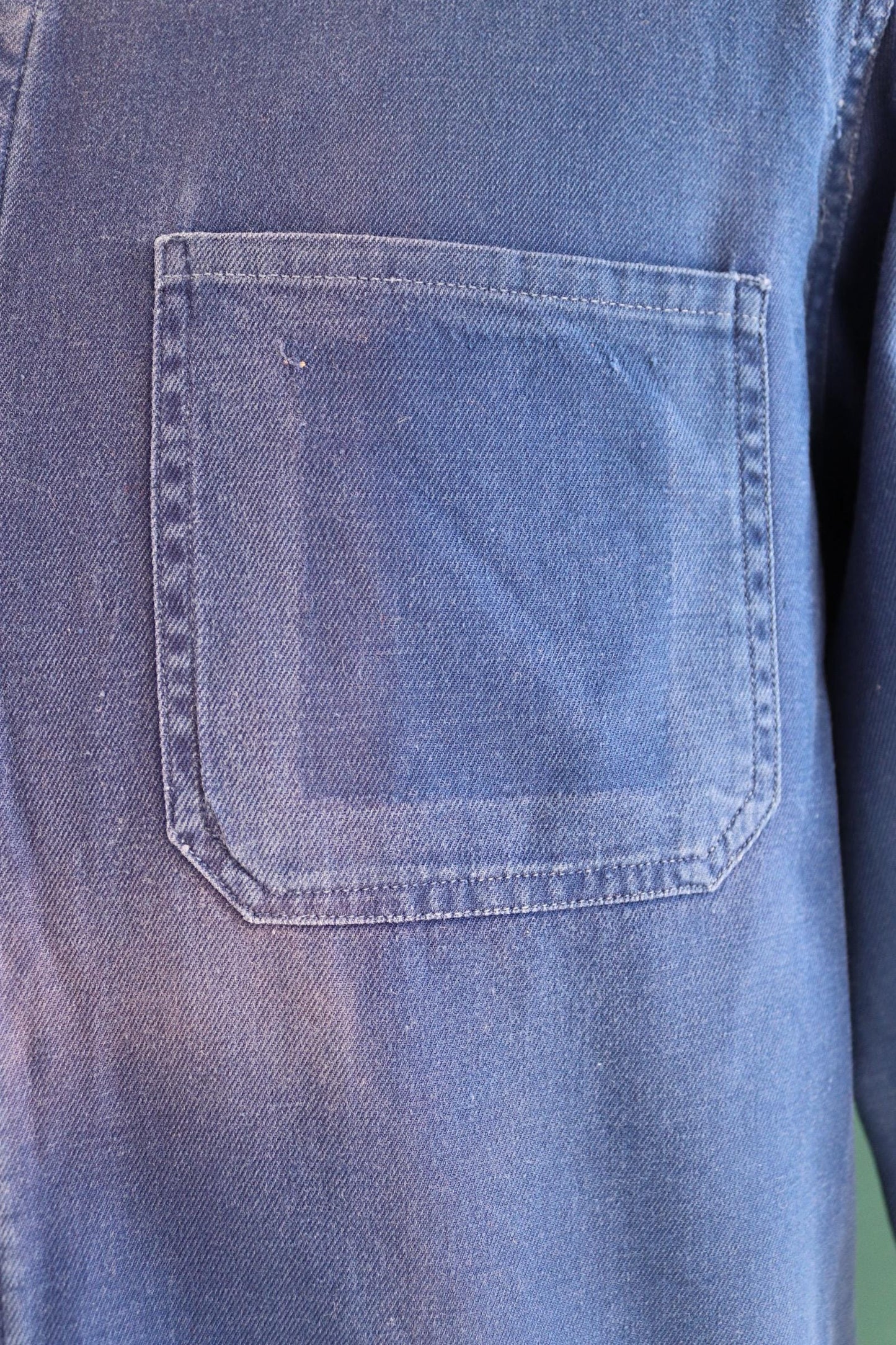 Vintage 1970s French blue workwear jacket - sun faded cotton twill - 46” chest - bleu de travail
