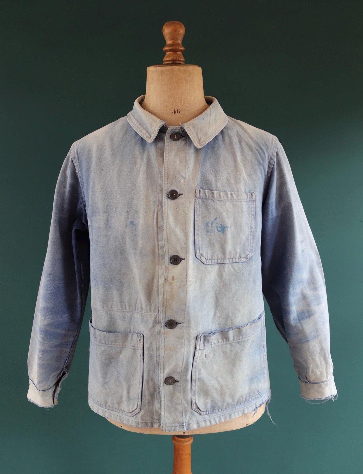Vintage French blue workwear jacket - 1960s chore coat - 44” chest - sun faded - bleu de travail - blue cotton twill