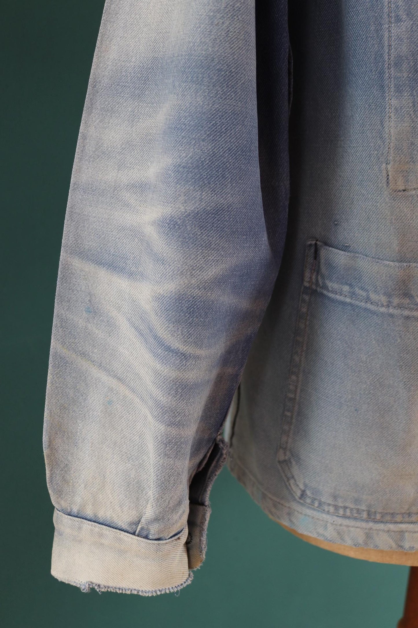 Vintage French blue workwear jacket - 1960s chore coat - 44” chest - sun faded - bleu de travail - blue cotton twill