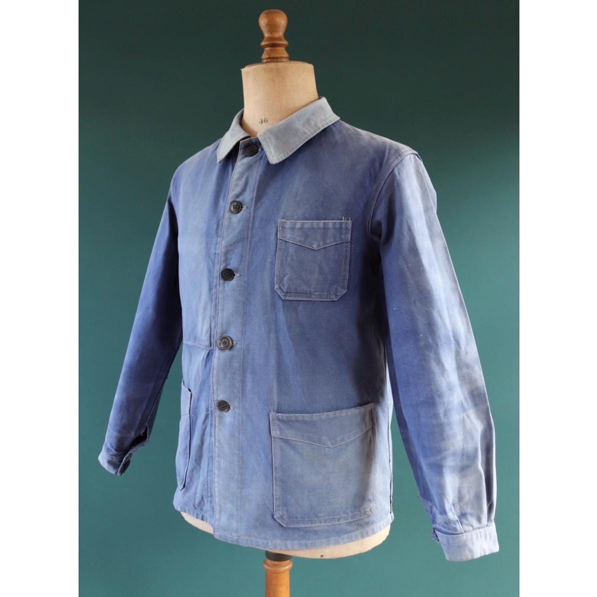 Vintage French blue workwear jacket - 1940s chore coat - 41” chest - sun faded - bleu de travail - blue cotton twill