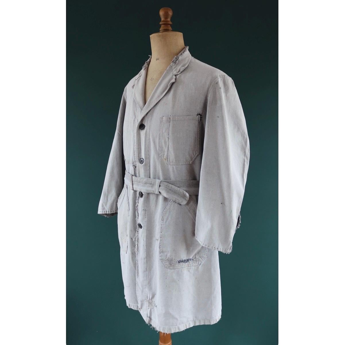 Vintage 1950s 60s French workwear jacket - selvedge overalls - salt pepper grey long belted coat - 46” chest - distressed and repaired