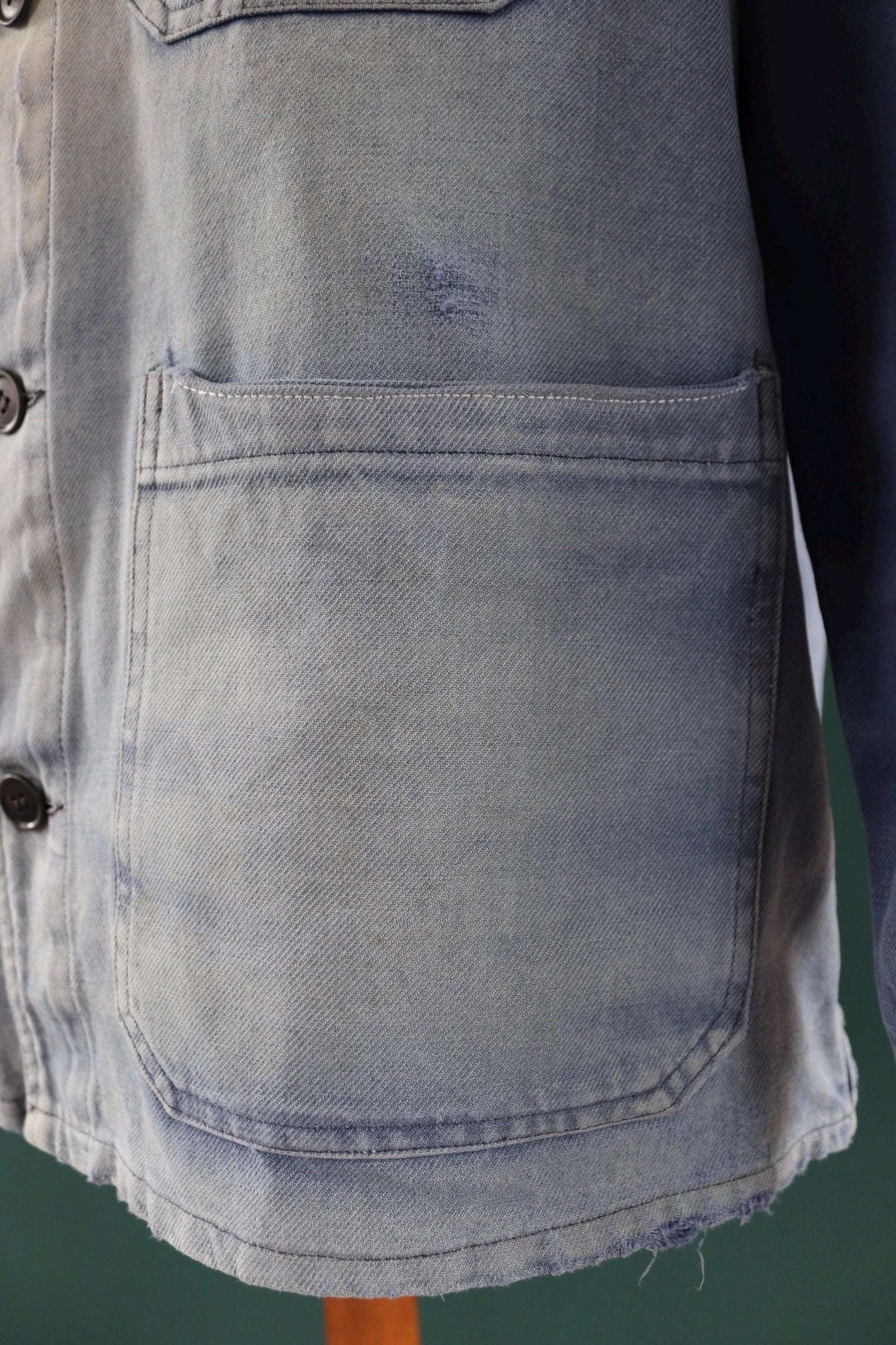 Vintage French blue workwear jacket - 1960s chore coat - 44” chest - bleu de travail - blue cotton twill - sun faded