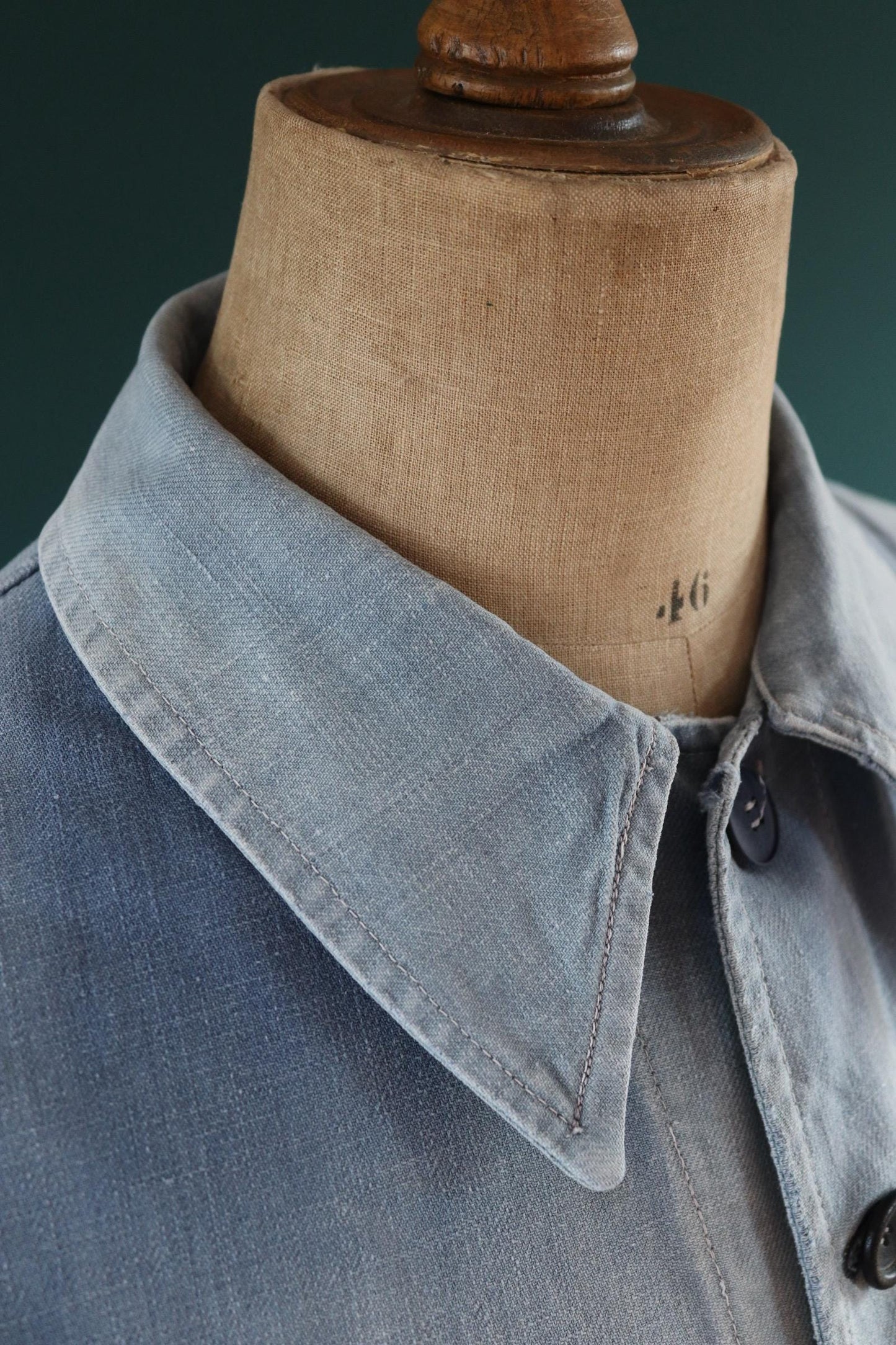 Vintage 1940s French blue workwear jacket - faded cotton twill - 41” chest - bleu de travail