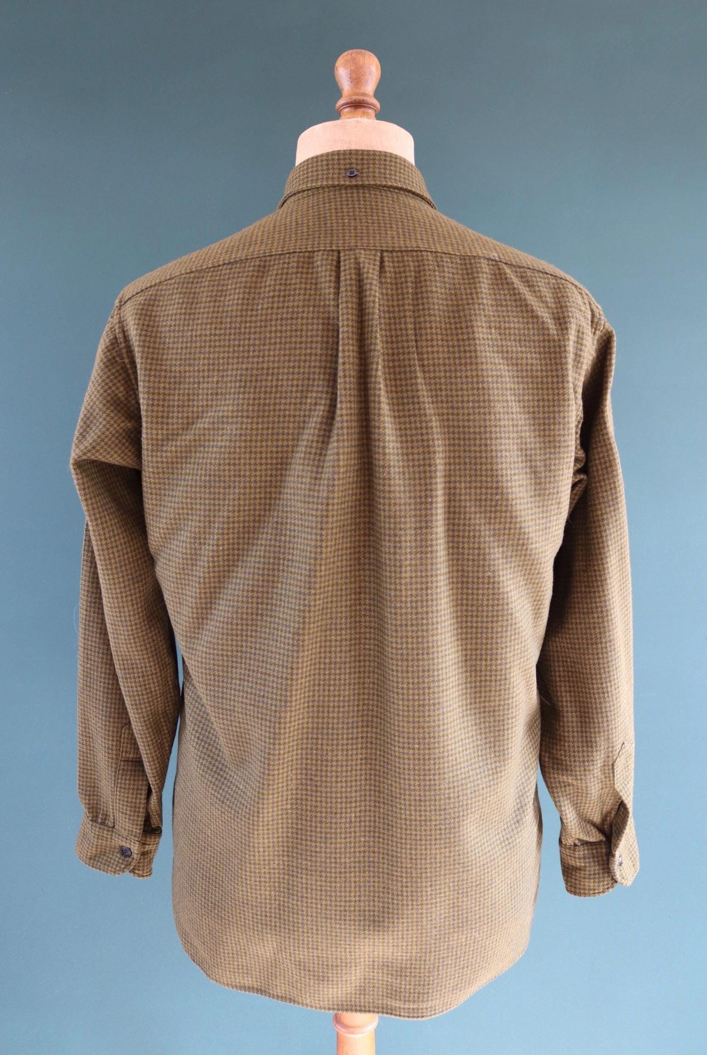 Vintage 1970s 80s Pendleton wool shirt - olive green dogtooth check - Ivy League style - 44” chest