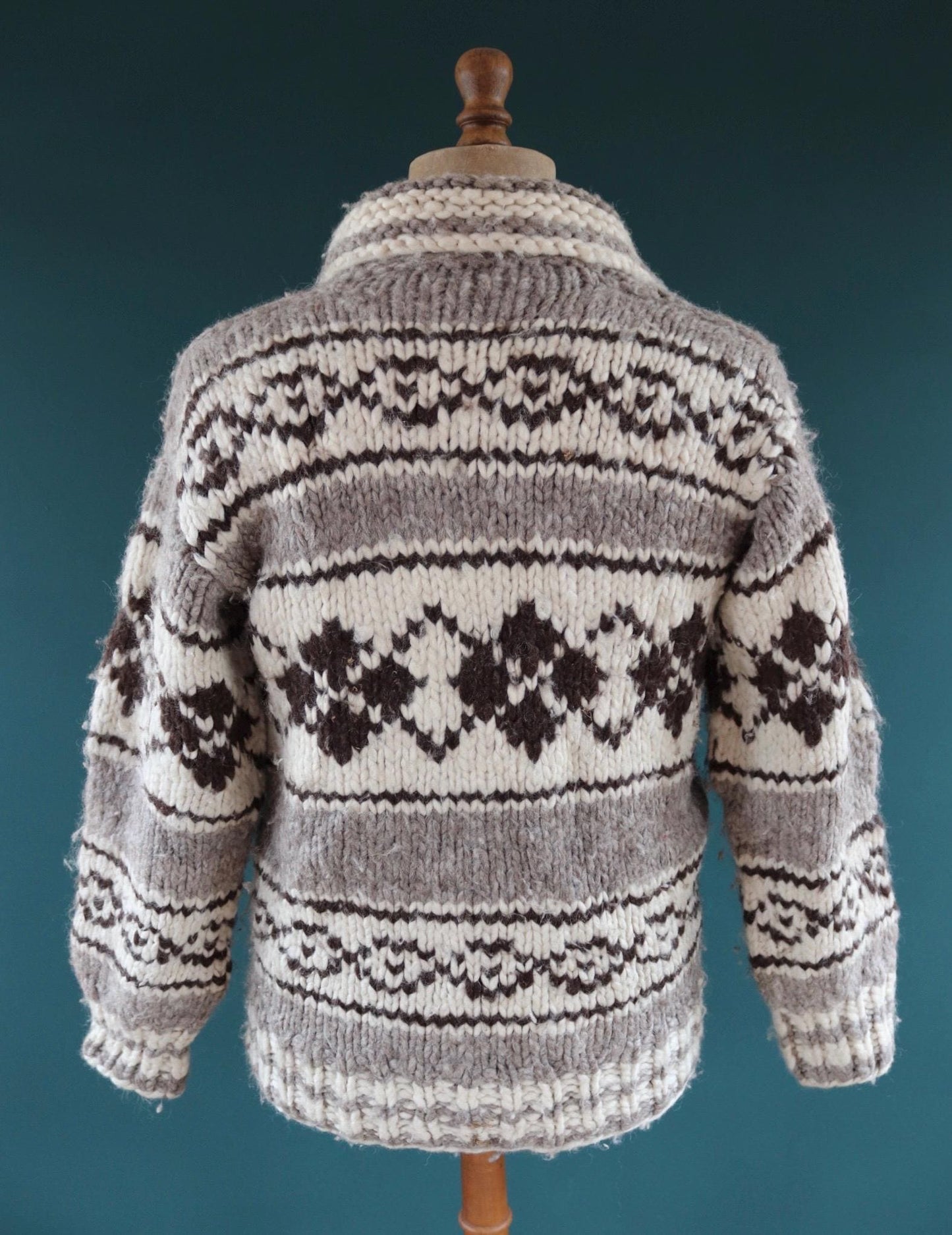 Vintage 1970s 80s Cowichan wool cardigan - hand knitted - chunky winter sweater - 40" chest
