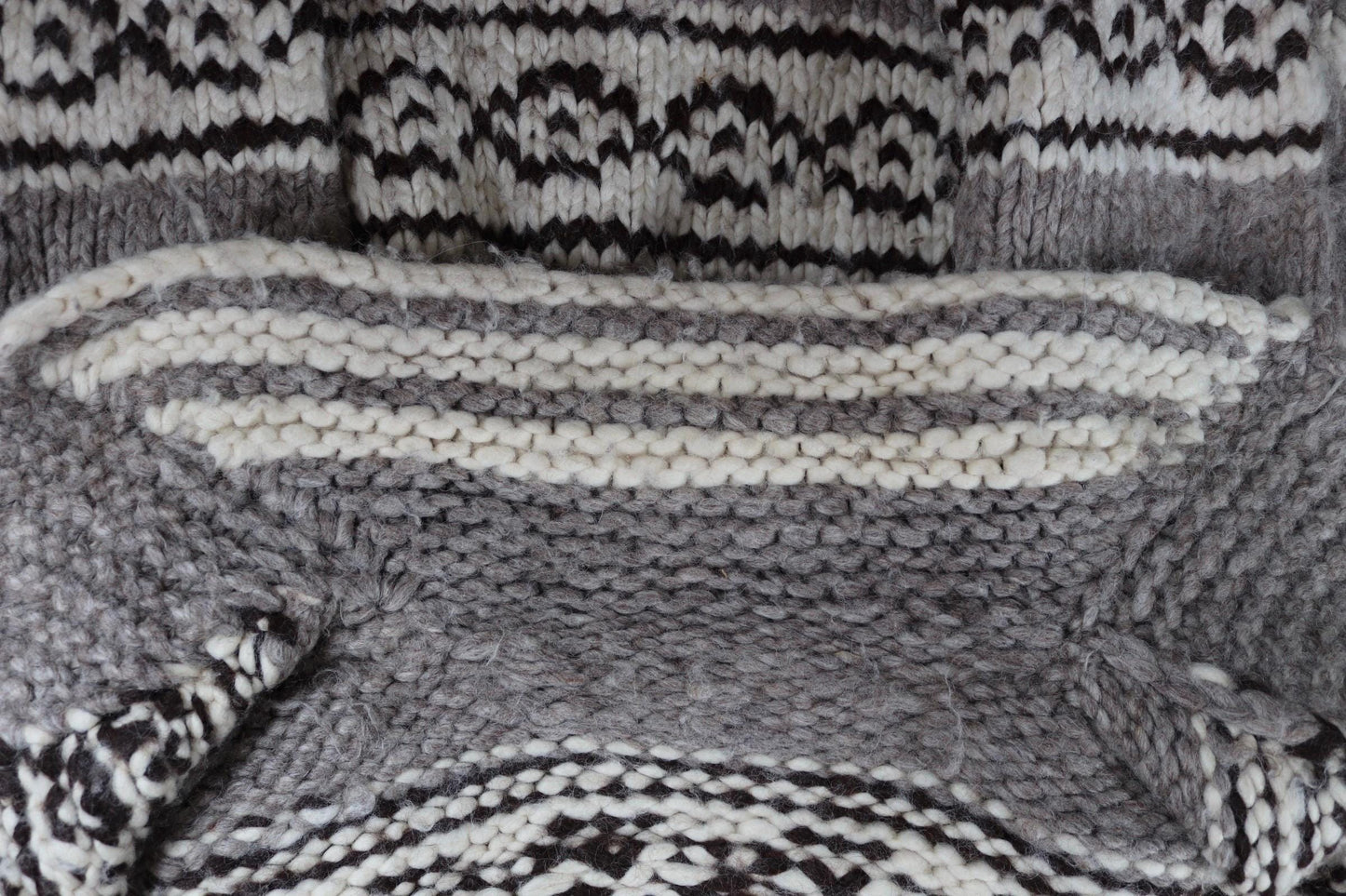 Vintage 1970s 80s Cowichan wool cardigan - hand knitted - chunky winter sweater - 40" chest