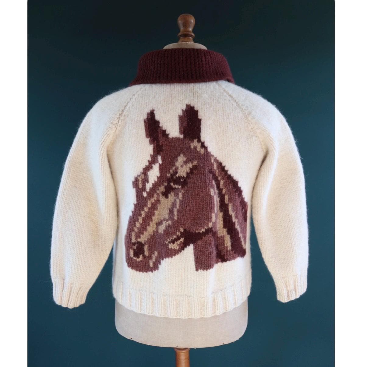 Vintage 1970s novelty hand knitted cardigan - horse design - Mary Maxim - cowichan sweater - 42” chest