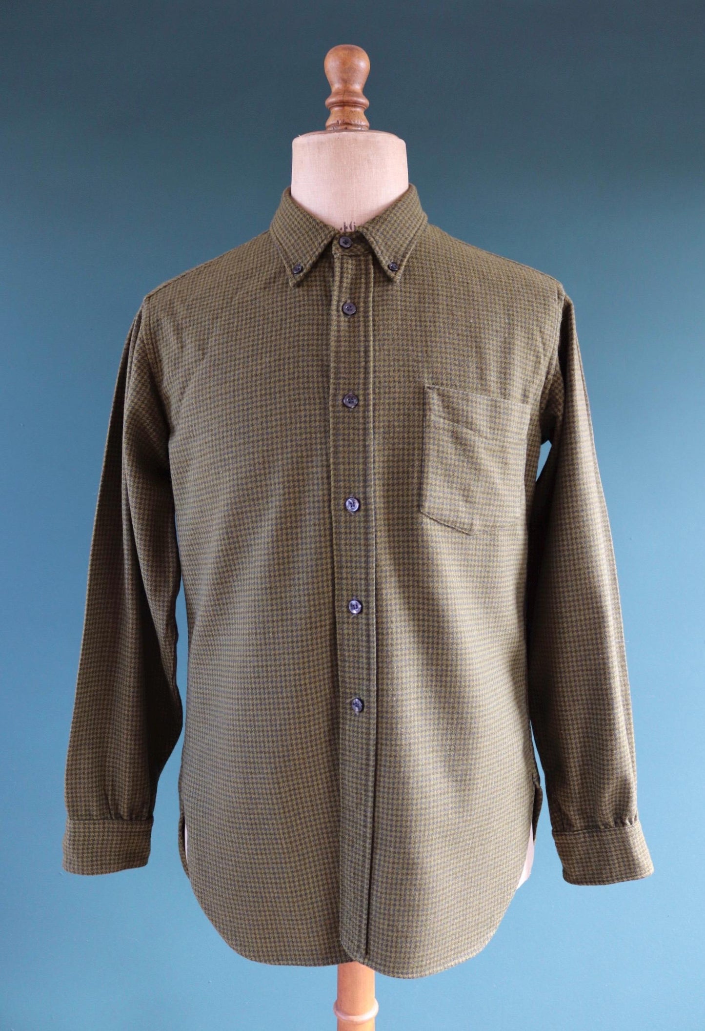 Vintage 1970s 80s Pendleton wool shirt - olive green dogtooth check - Ivy League style - 44” chest