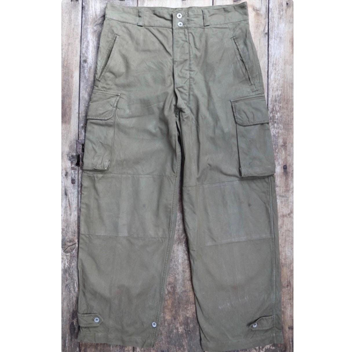 Vintage French military workwear cargo pants - M47 trousers - 1940s 50s khaki green cotton army overalls - 36” x 31”