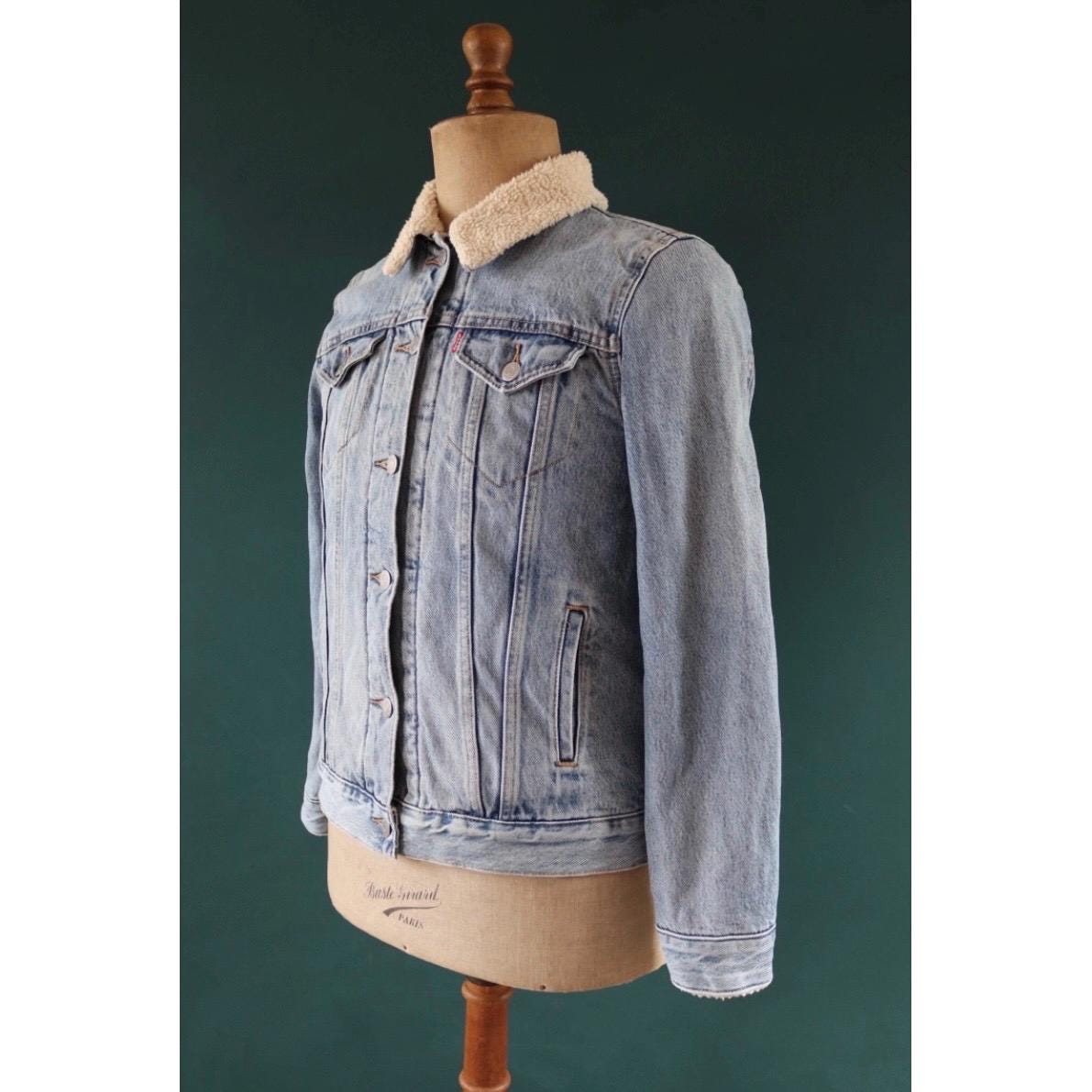 Vintage Levis sherpa lined denim jacket - Levi Strauss shearling - workwear - red tab small e - 38" chest