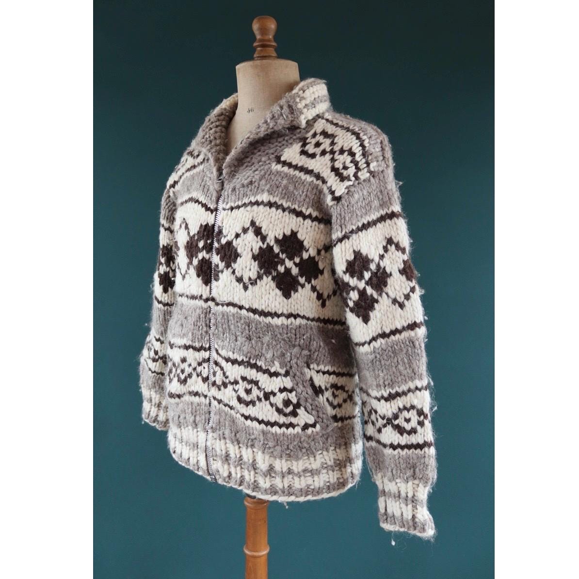 Vintage 1970s 80s Cowichan wool cardigan - hand knitted - chunky winter sweater - 40" chest