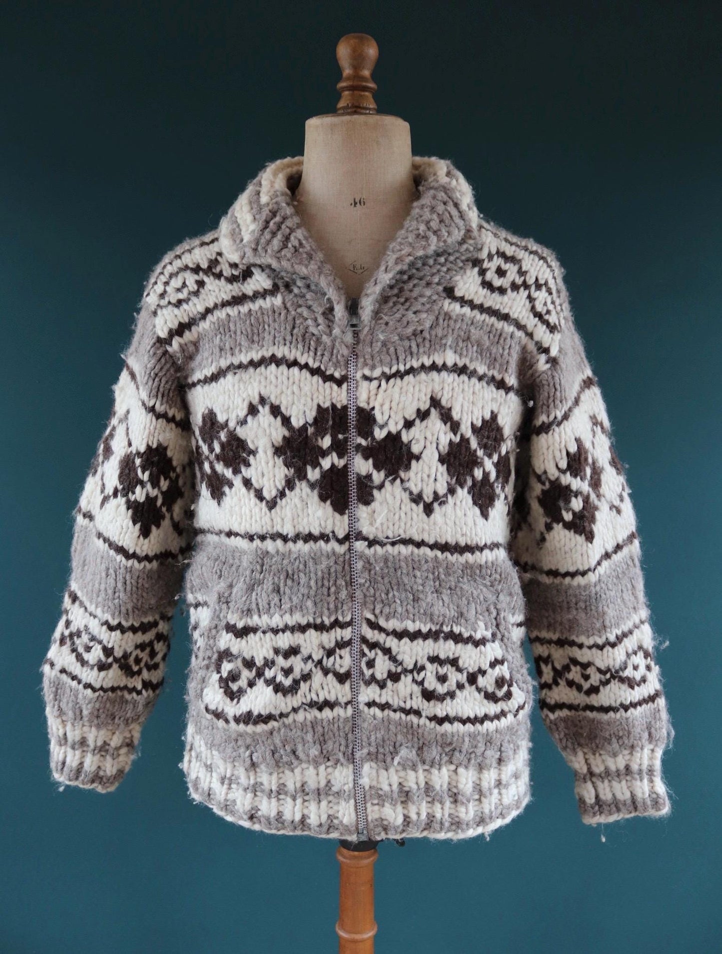 Vintage 1970s 80s Cowichan wool cardigan - hand knitted - chunky winter sweater - 40" chest