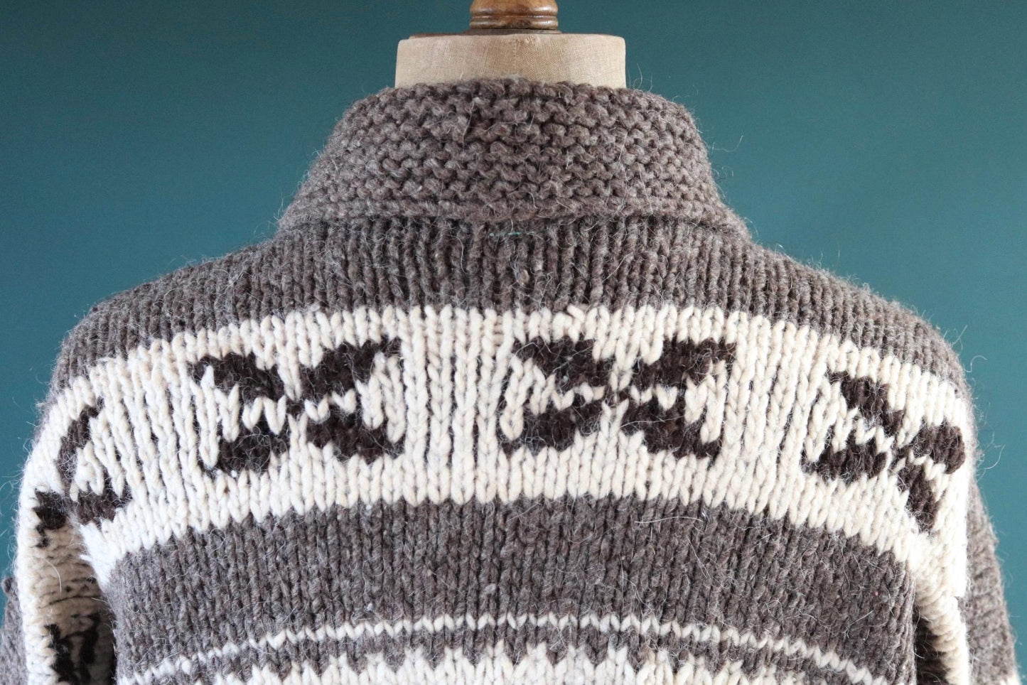 Vintage 1980s Cowichan wool cardigan - hand knitted - chunky winter sweater - 48" chest
