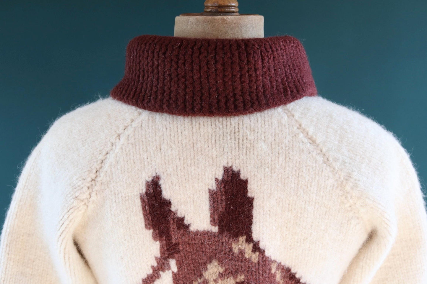 Vintage 1970s novelty hand knitted cardigan - horse design - Mary Maxim - cowichan sweater - 42” chest