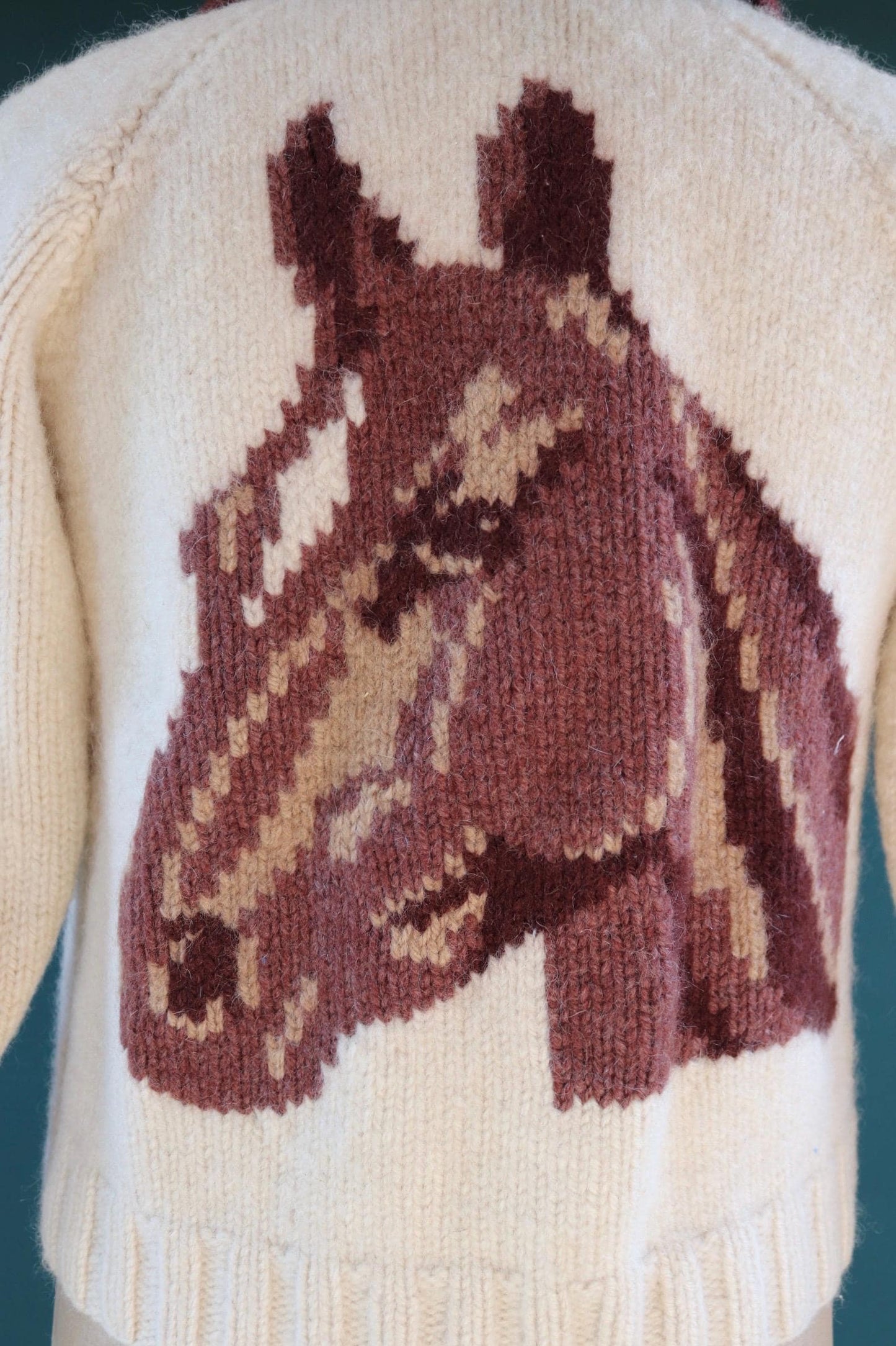 Vintage 1970s novelty hand knitted cardigan - horse design - Mary Maxim - cowichan sweater - 42” chest