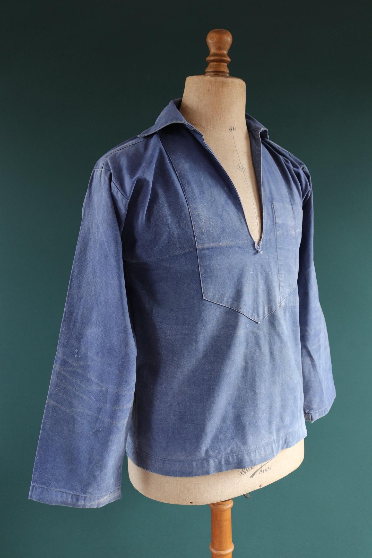 Vintage French workwear smock - 1930s chore shirt - sun faded indigo blue cotton - 40” chest