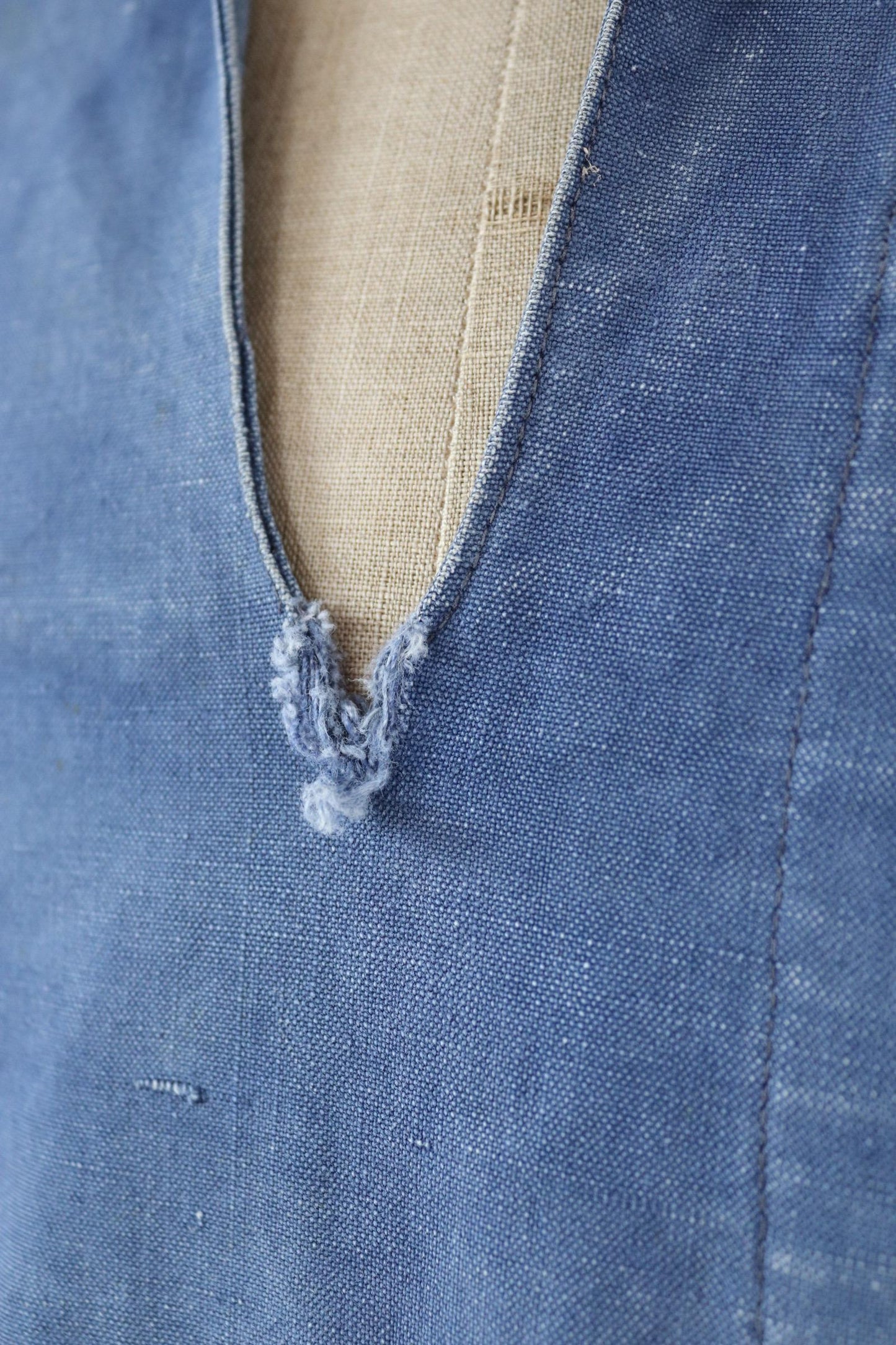 Vintage French workwear smock - 1930s chore shirt - sun faded indigo blue cotton - 40” chest
