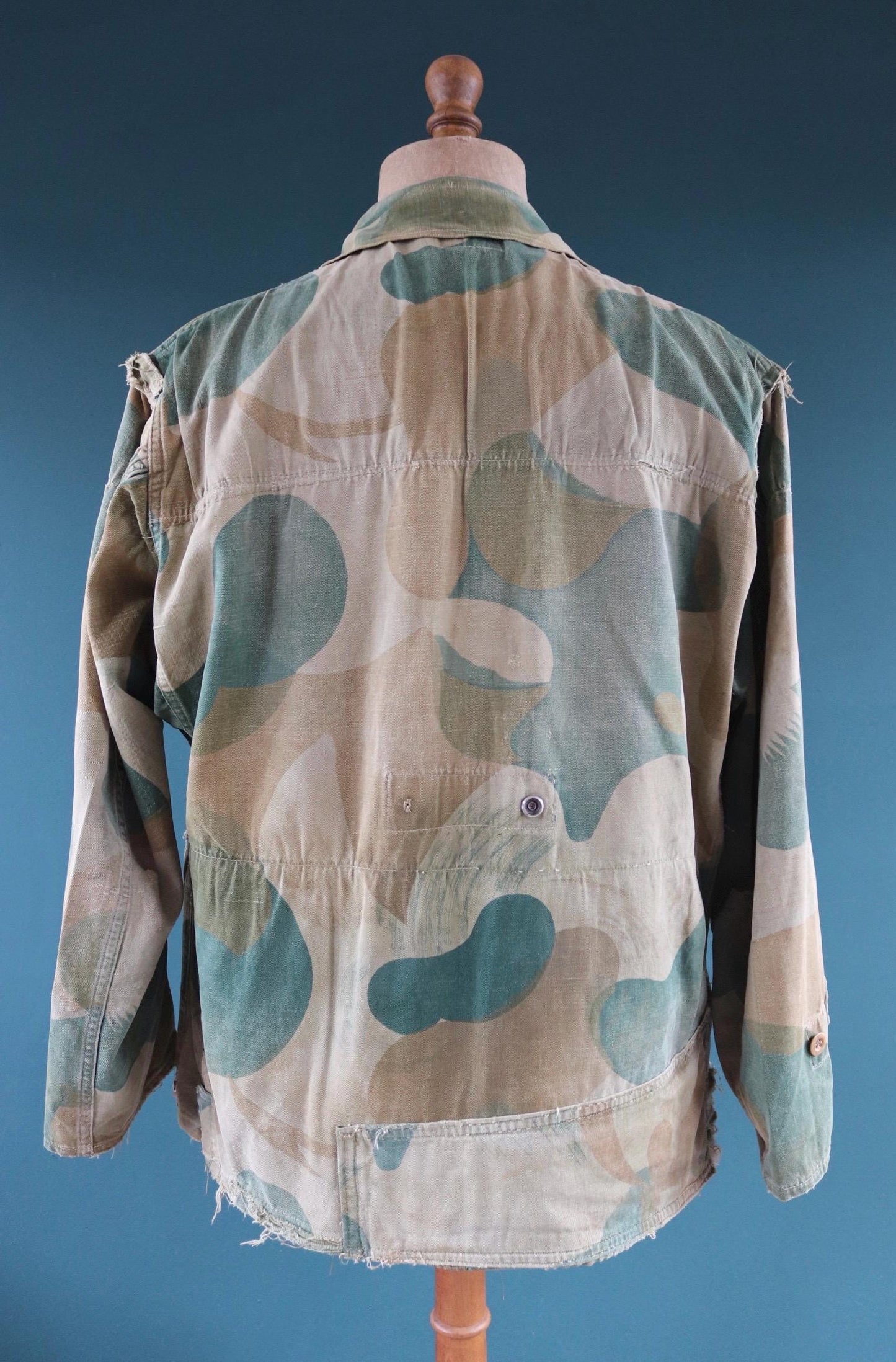 Vintage 1950s Belgian paratrooper smock - moon and balls camouflage jacket - military anorak - 47” chest