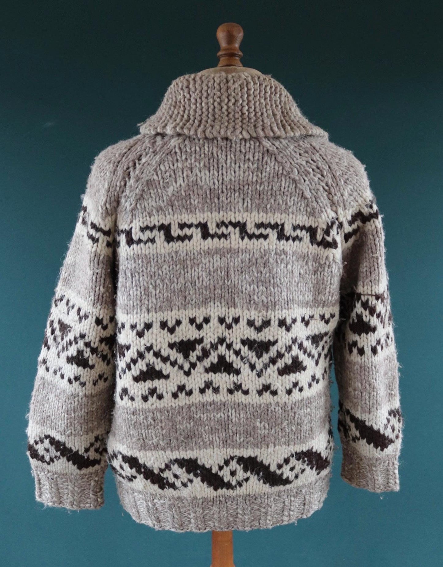 Vintage 1970s Cowichan wool cardigan - hand knitted - 1980s chunky winter sweater - 46" chest