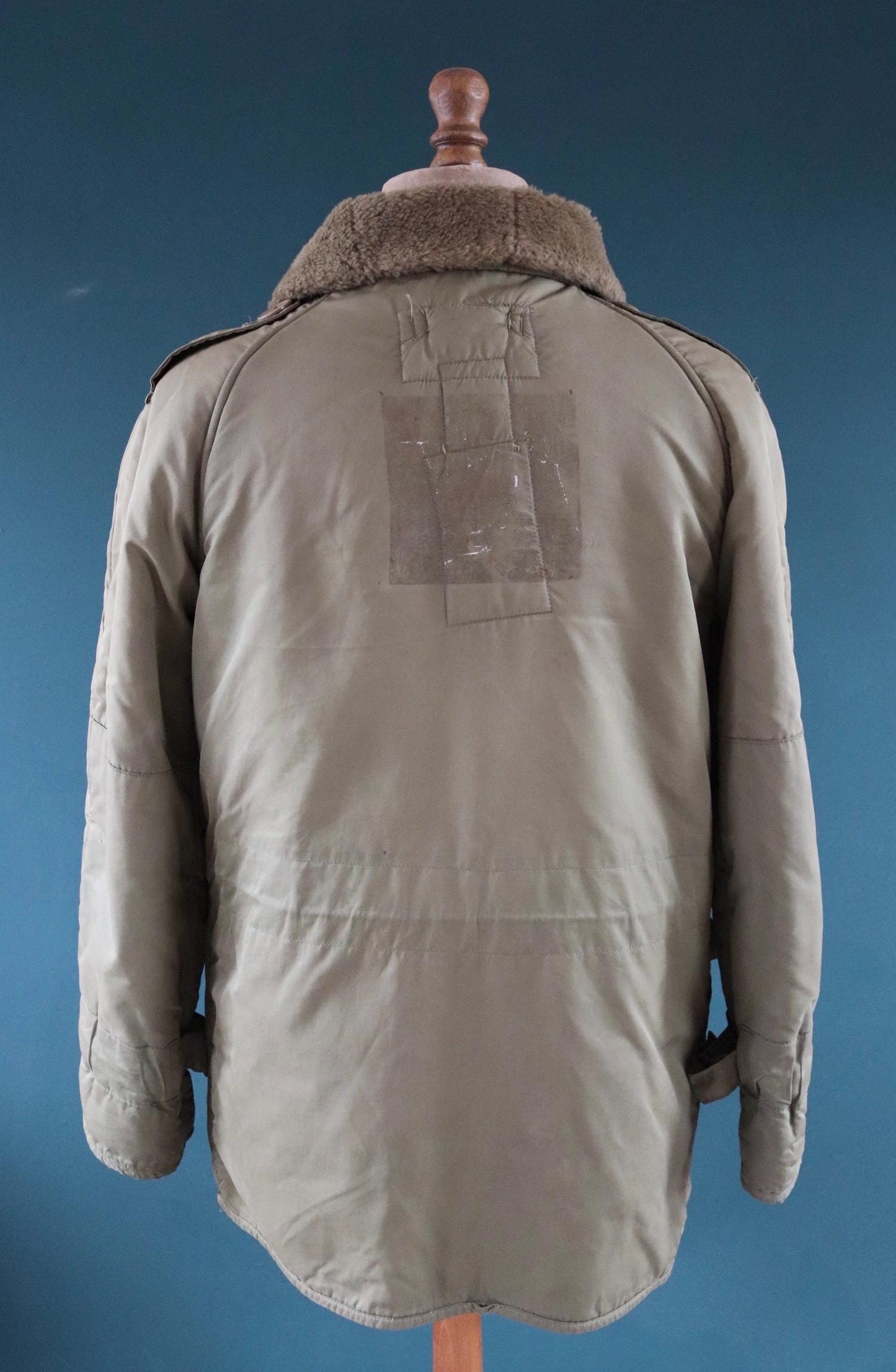 Vintage 1950s British army middle parka - 1st pattern military jacket - extreme cold weather - 42” chest