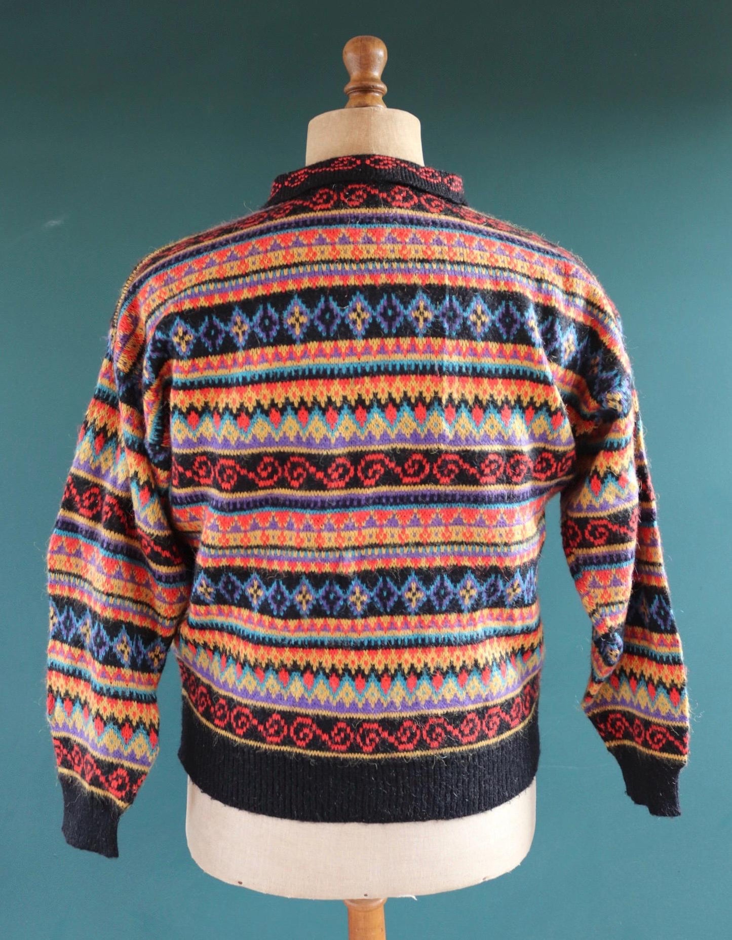 Vintage 1980s knitted jumper - crazy pattern sweater - 44” chest