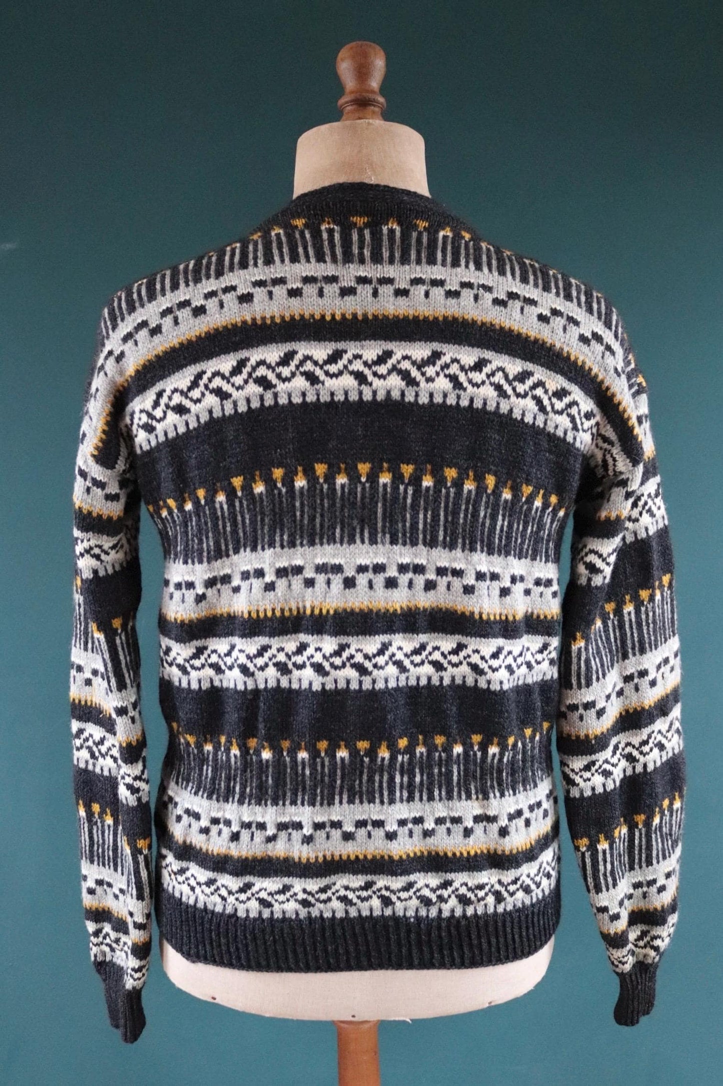 Vintage 1970s Norwegian hand knitted wool cardigan - Scandi sweater - 40" chest