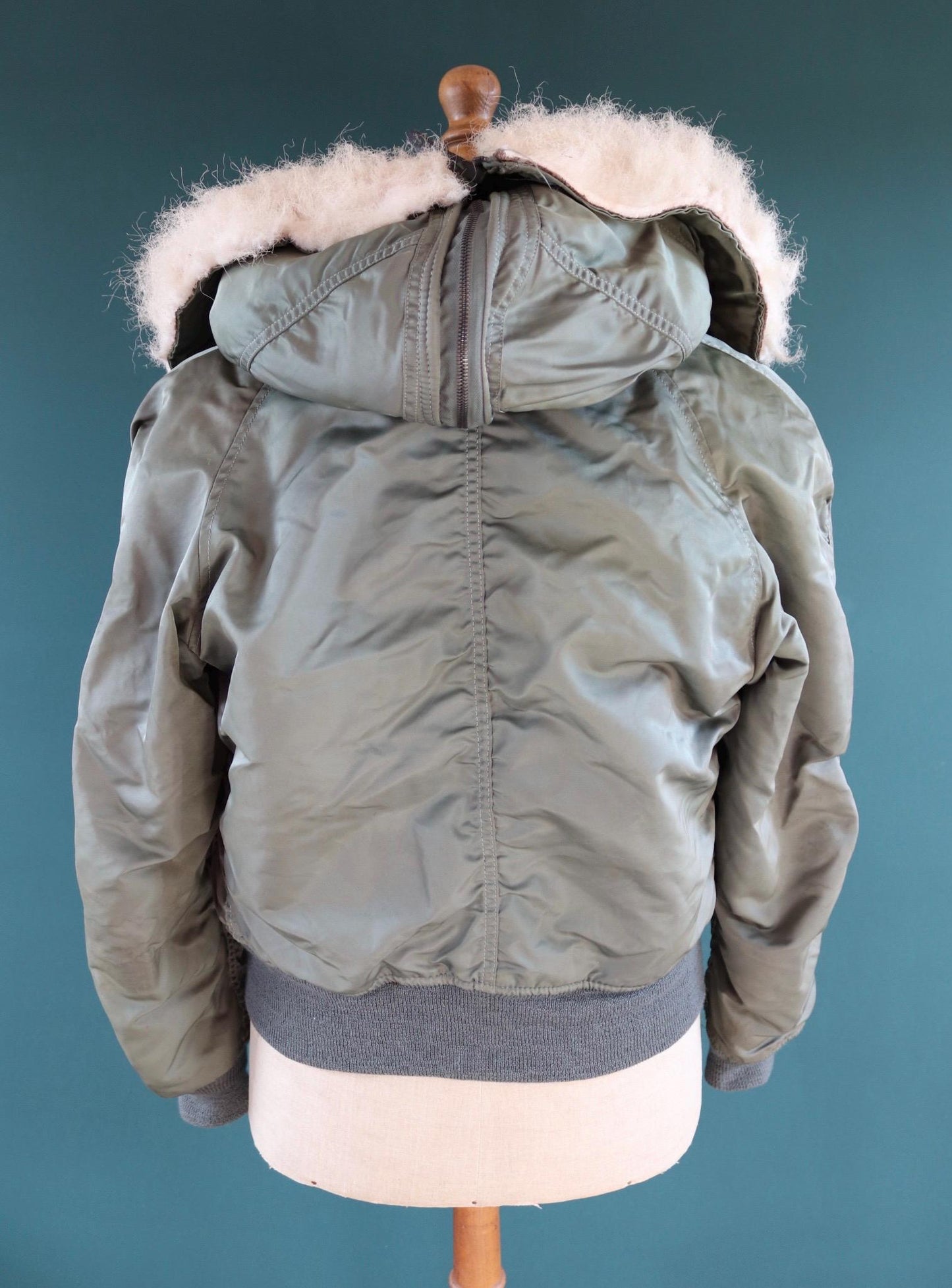 Vintage 1980s USAF N-2B jacket - Alpha Industries - extreme cold weather - split hood - 48" chest