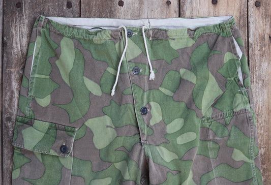 Vintage 1960s Finnish M62 camo trousers - windproof paratrooper pants - 39” x 27”