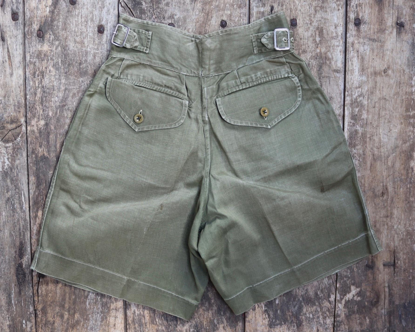 Vintage 1950s British army shorts - jungle green Gurkha pants - high waist wide leg - 26” x 7”