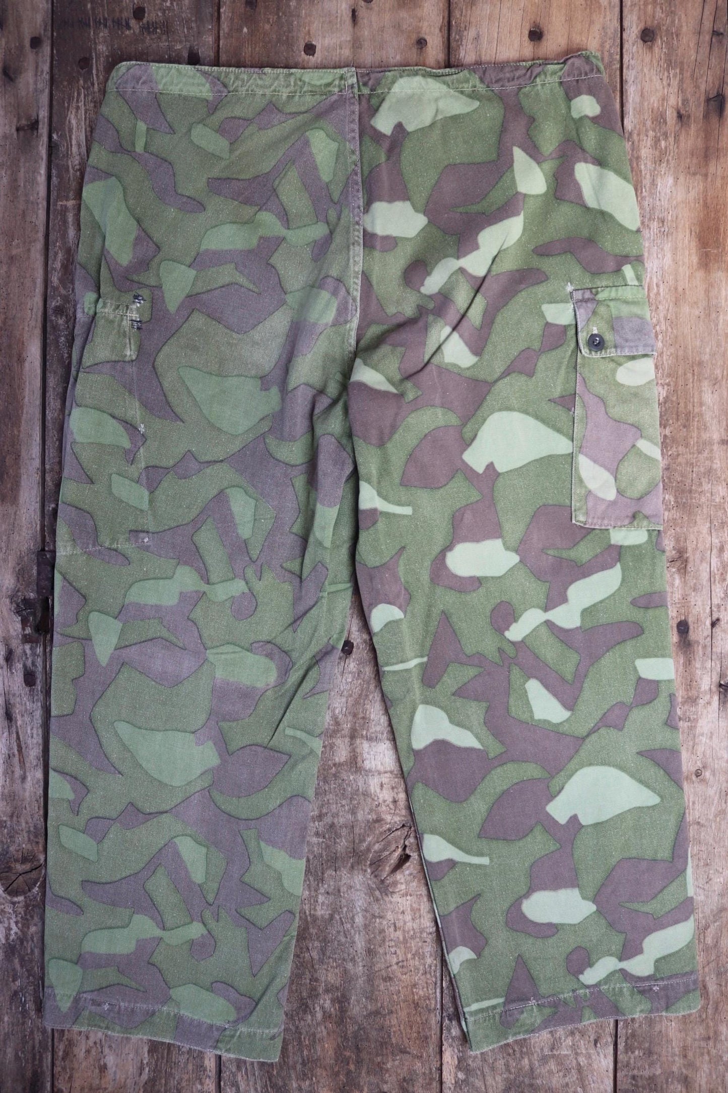 Vintage 1960s Finnish M62 camo trousers - windproof paratrooper pants - 41” x 27”