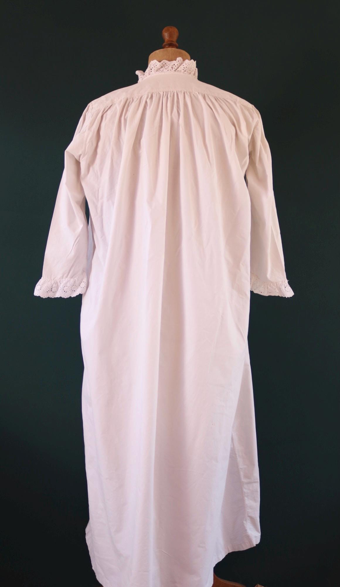Antique 1800s Victorian white cotton nightgown - vintage 1900s dress - cottagecore - broderie Anglais - 56” chest