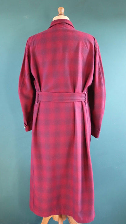 Vintage 1930s 40s Pendleton wool dressing gown - tartan robe in red burgundy and maroon - shadow plaid - belted smoking jacket - 50” chest