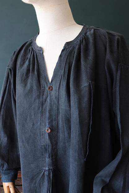 Antique French workwear smock vintage 1800s 1900s indigo blue cotton biaude shirt work chore shepherd darned repaired pleated 67” chest