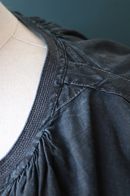 Antique French workwear smock vintage 1800s 1900s indigo blue cotton biaude shirt work chore shepherd darned repaired pleated 67” chest