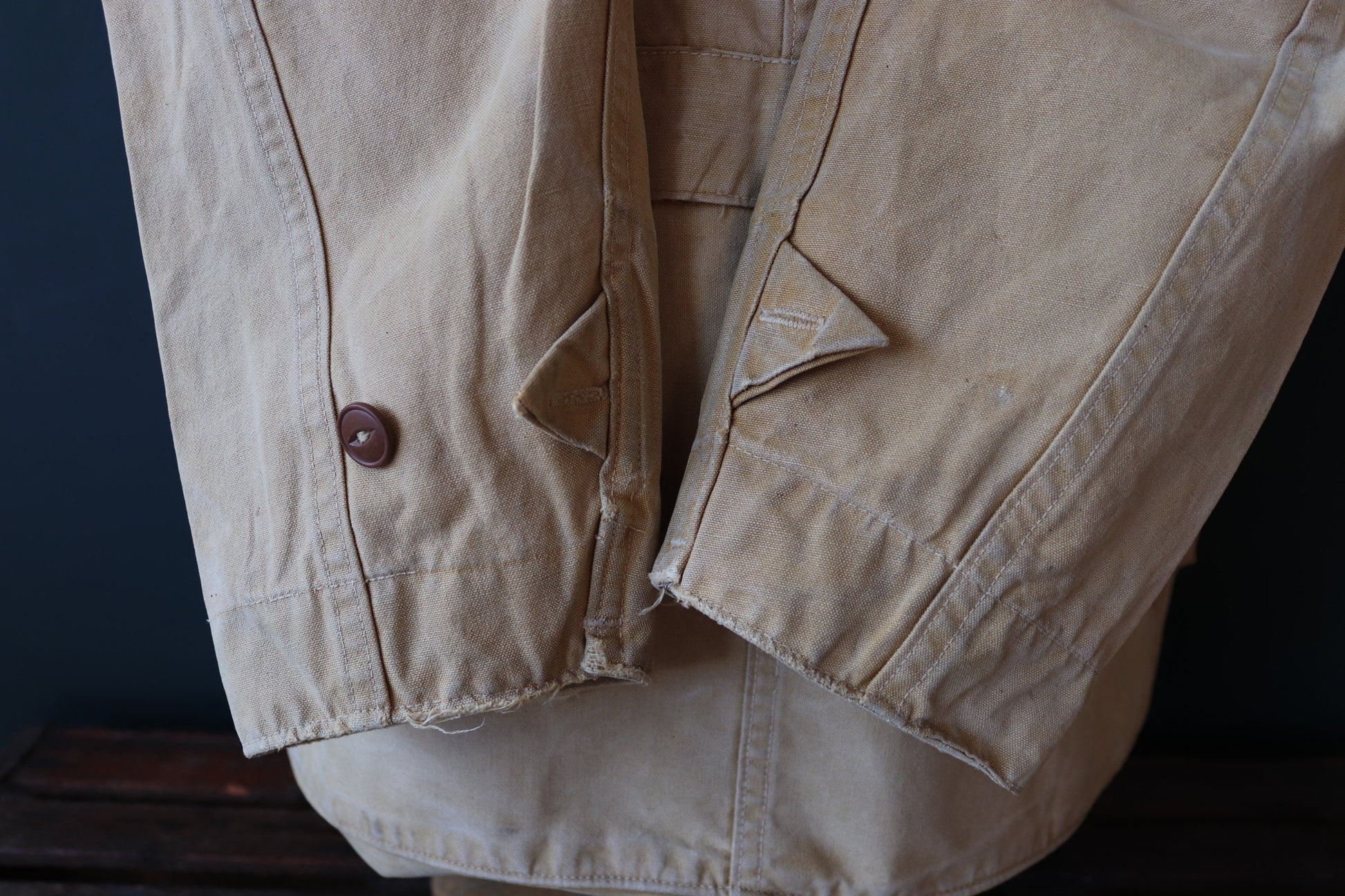 Vintage 1950s 50s Hinson Bodyguard tan brown tin cloth cotton canvas hunting jacket 47" chest work workwear chore shooting waterproof