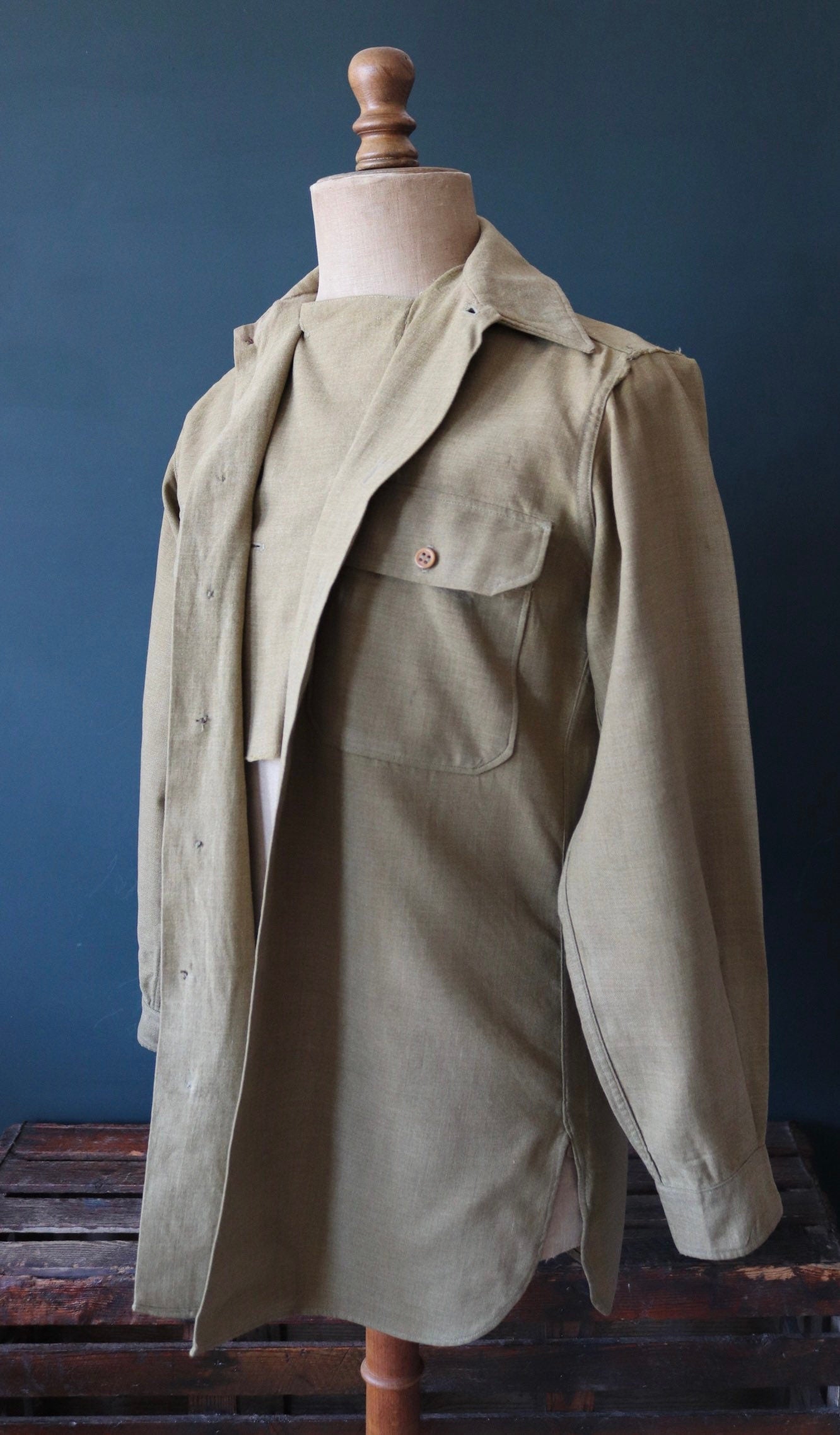 Vintage 1940s 40s WW2 era US Army gas flap wool field utility shirt 40” chest gussets darned